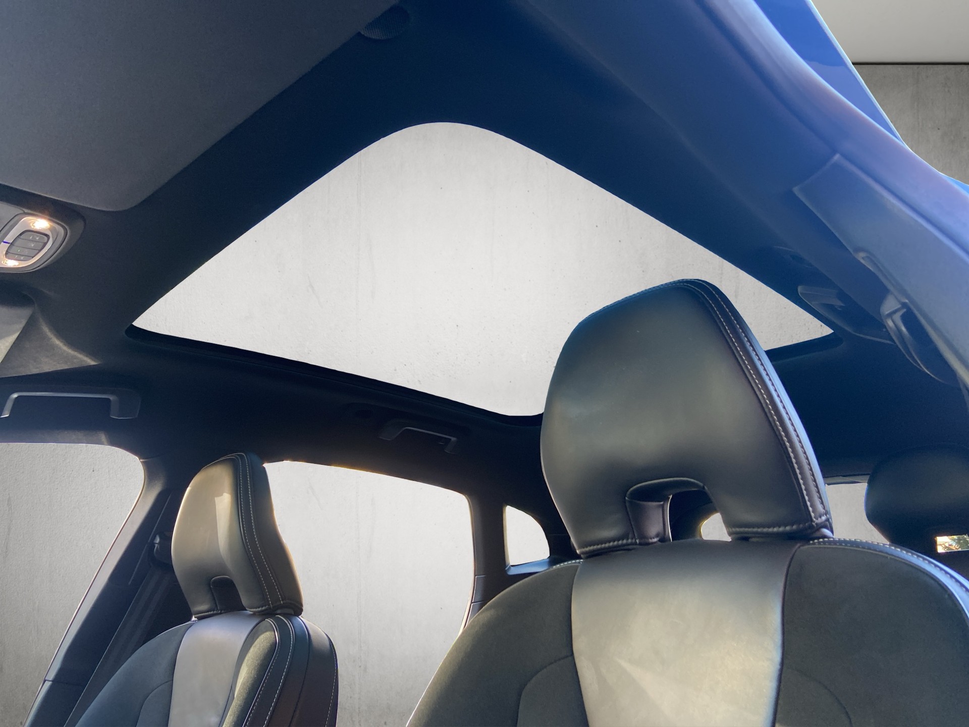 VOLVO V40 T5 Momentum R-Design Geartronic-image-12