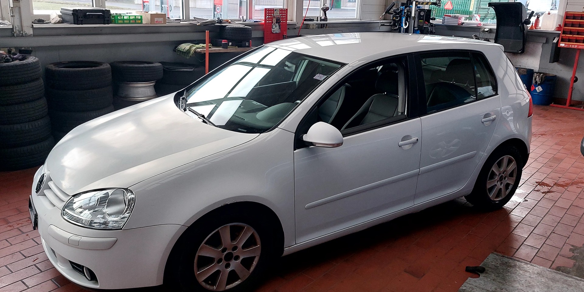 VW Golf 2.0 FSI Comfortline-image-4