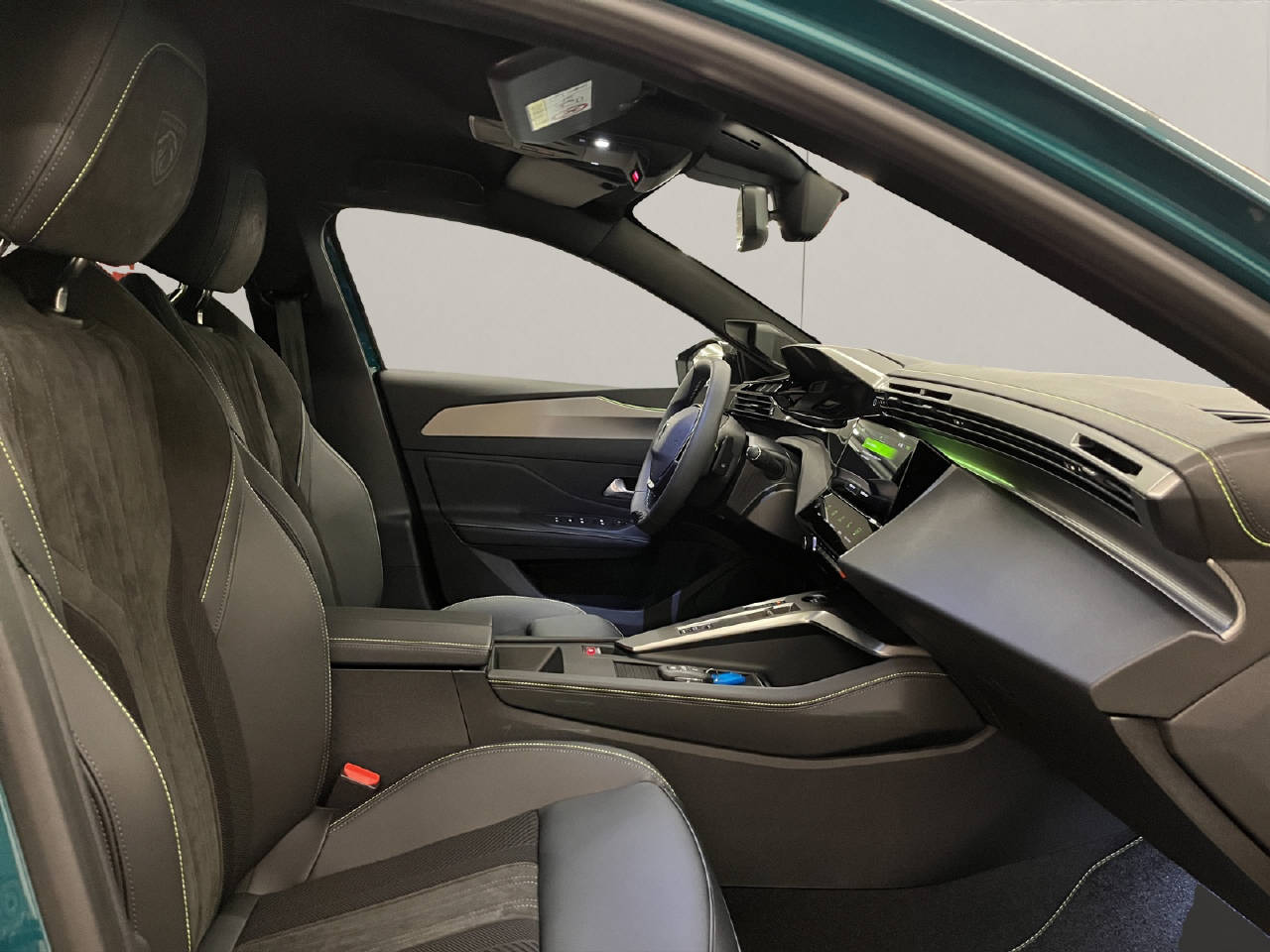 PEUGEOT 308 1.2 Hybrid GT-image-11