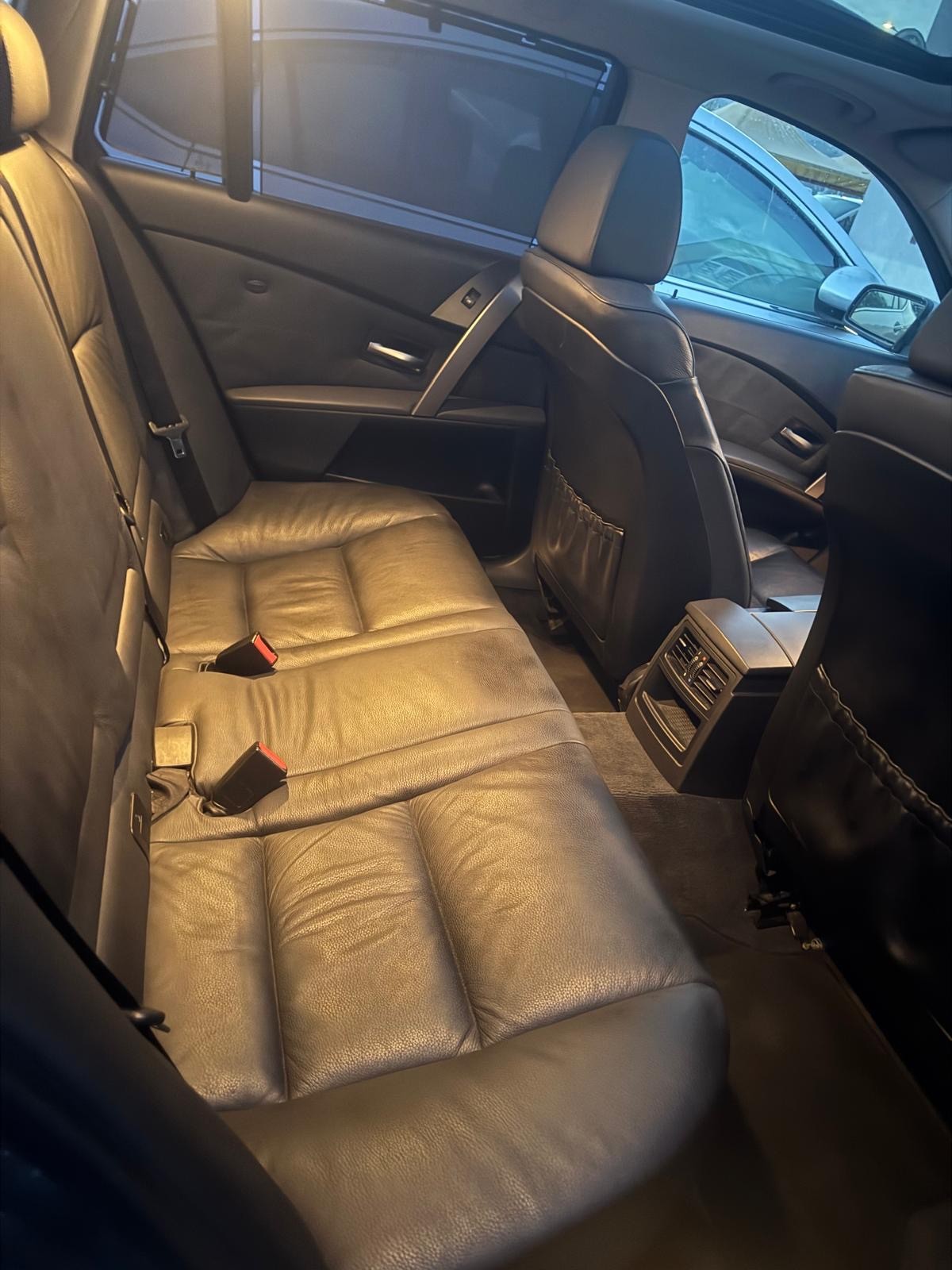 BMW 530xi Touring-image-9