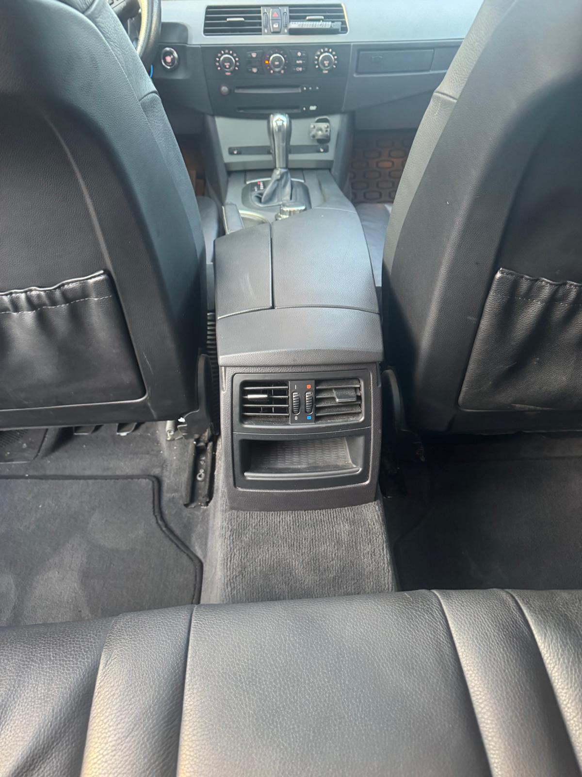 BMW 530xi Touring-image-12