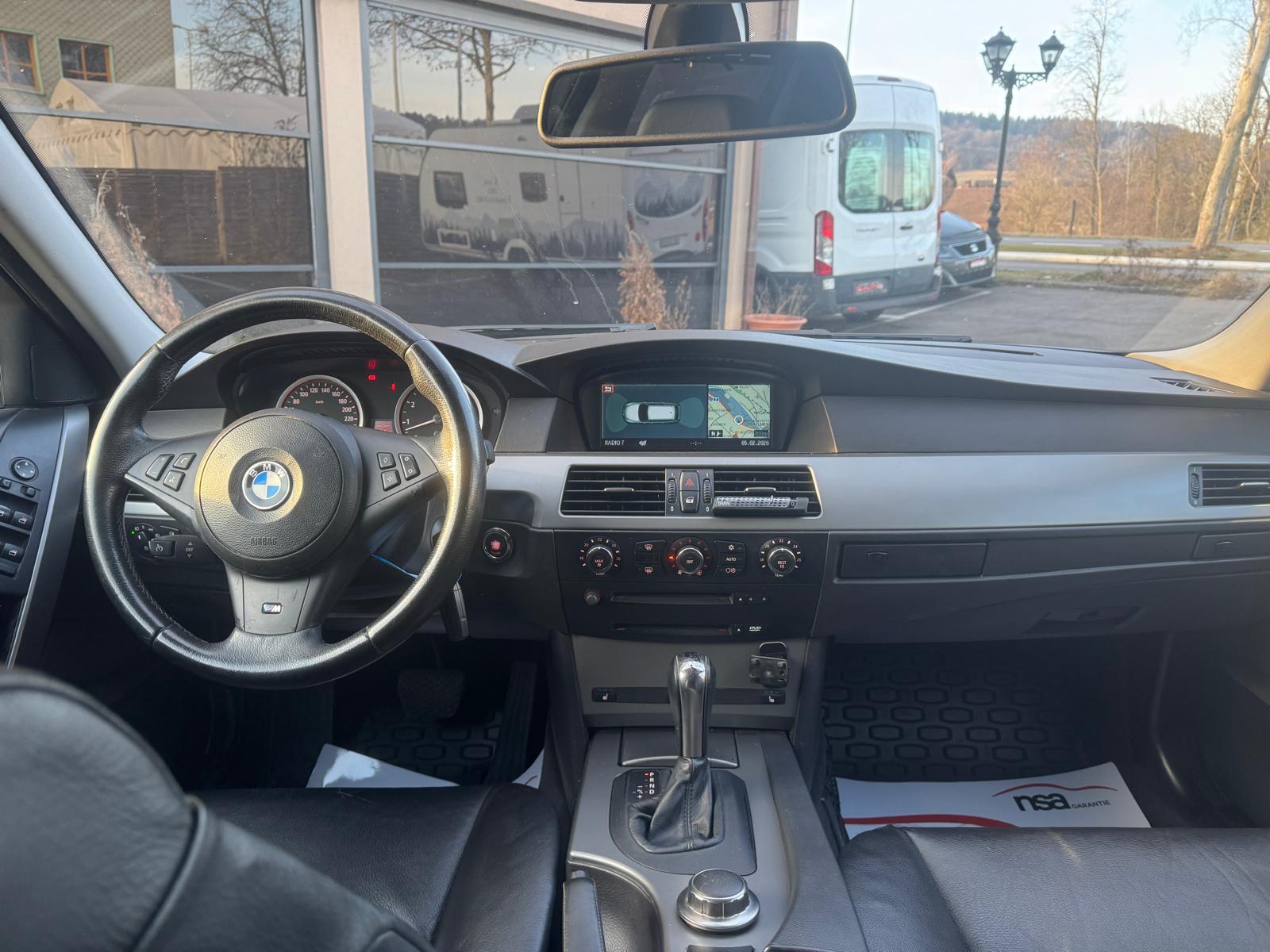 BMW 530xi Touring-image-10