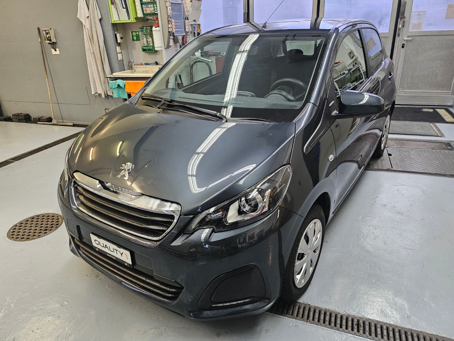 PEUGEOT 108 1.0 VTi Active-image-1