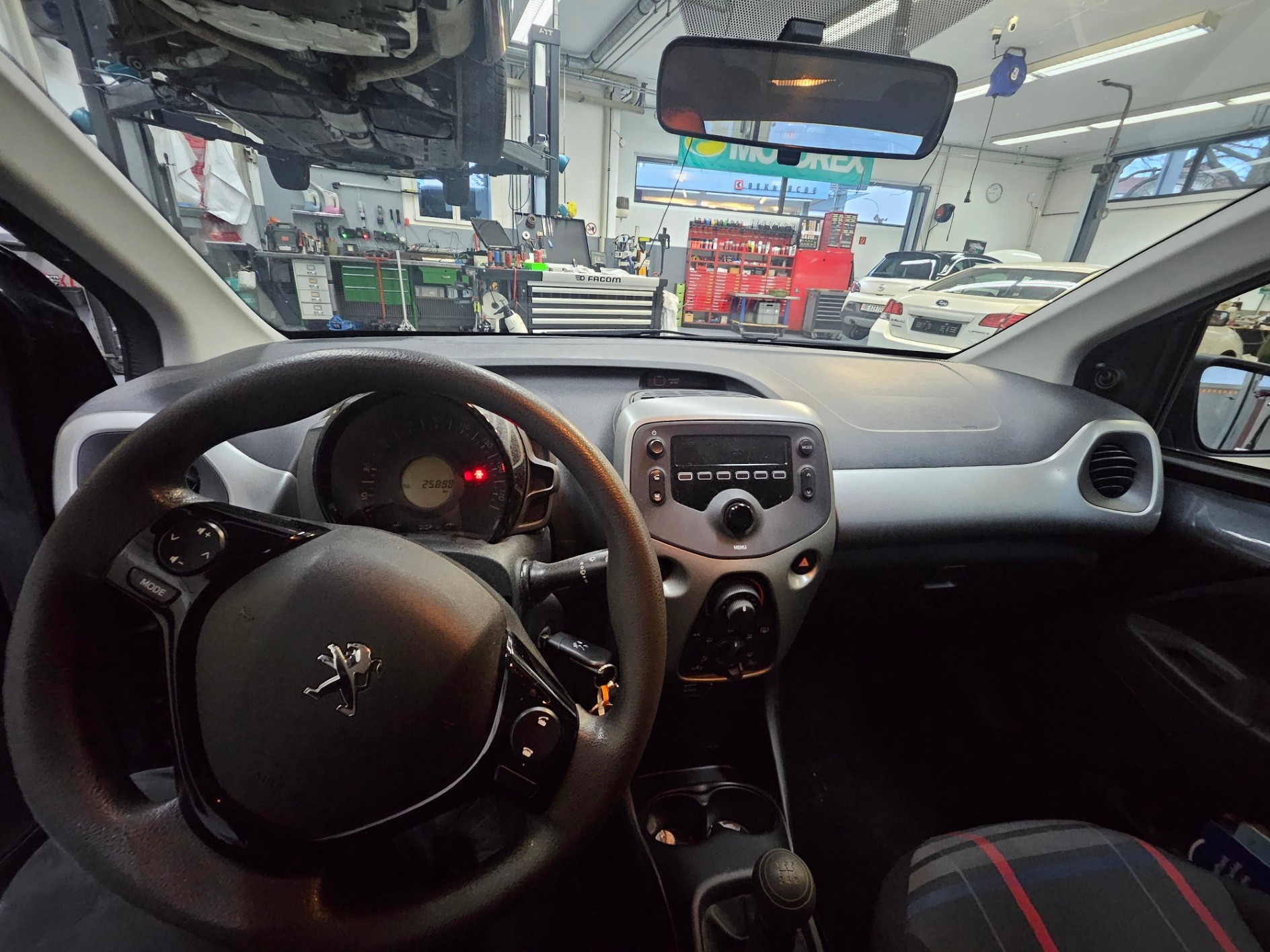 PEUGEOT 108 1.0 VTi Active-image-7