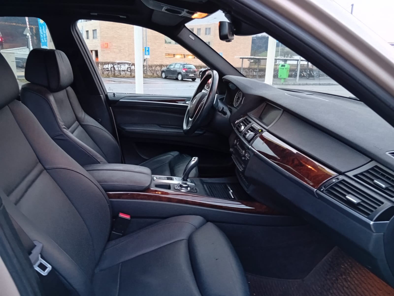 BMW X5 xDrive 50i Steptronic-image-7