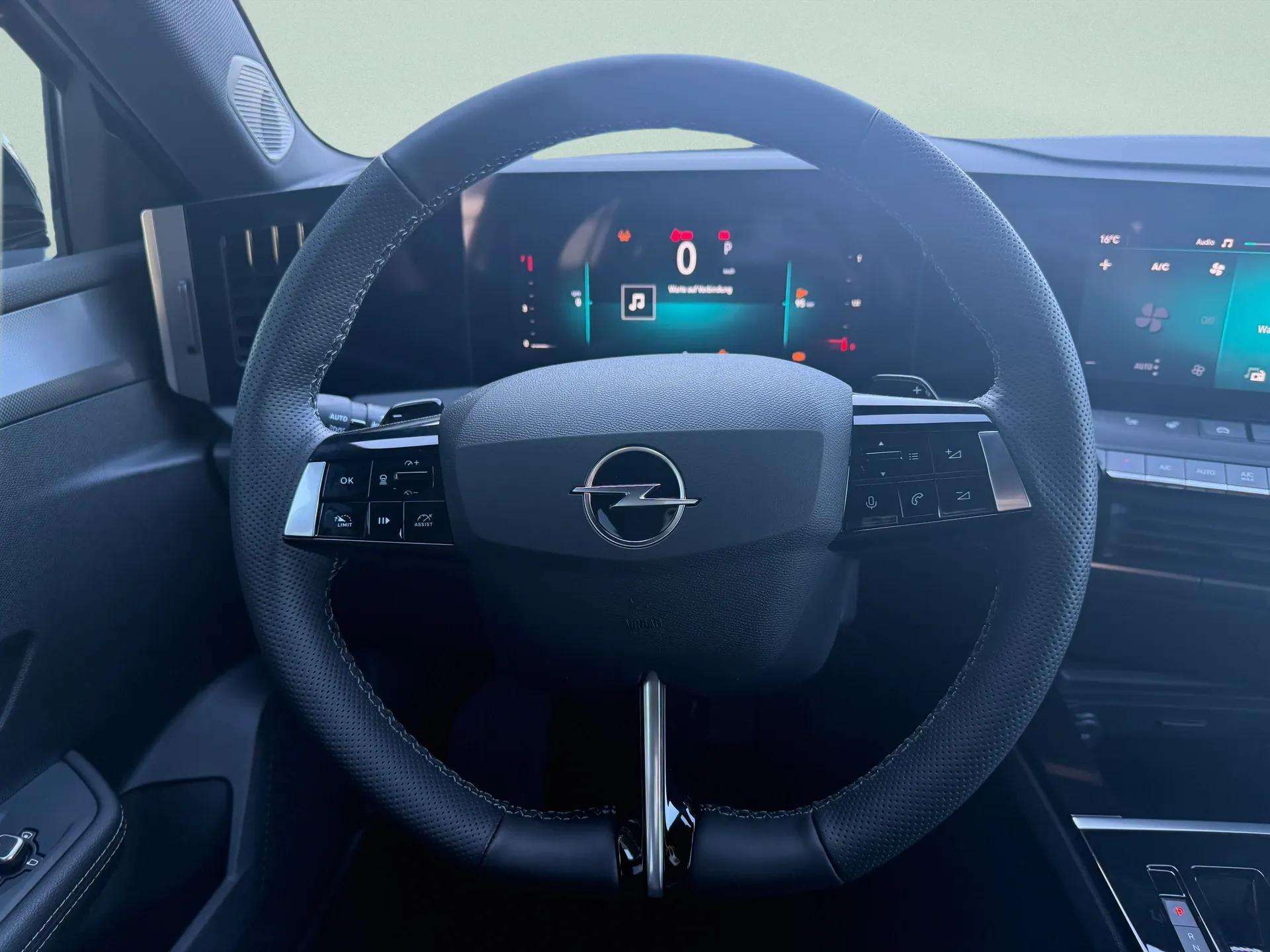 OPEL Astra Sports Tourer 1.2i Turbo GS A-image-14