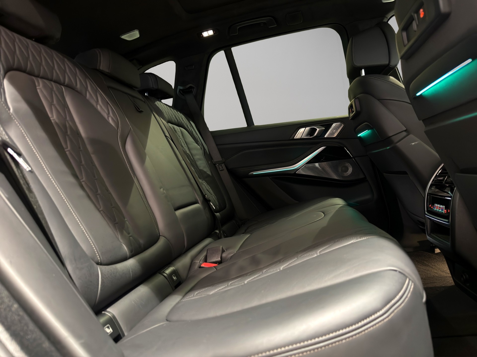 BMW X5 xDrive M50i Steptronic-image-23