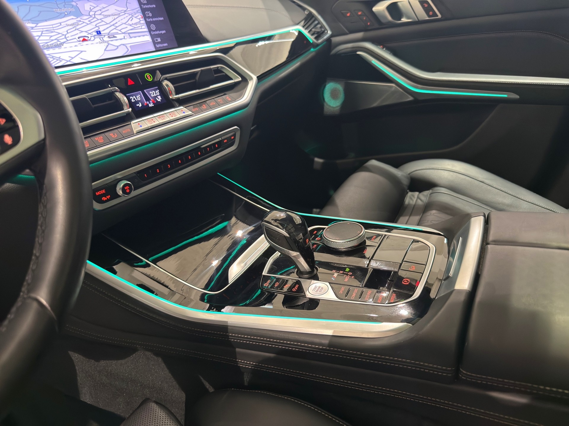BMW X5 xDrive M50i Steptronic-image-17