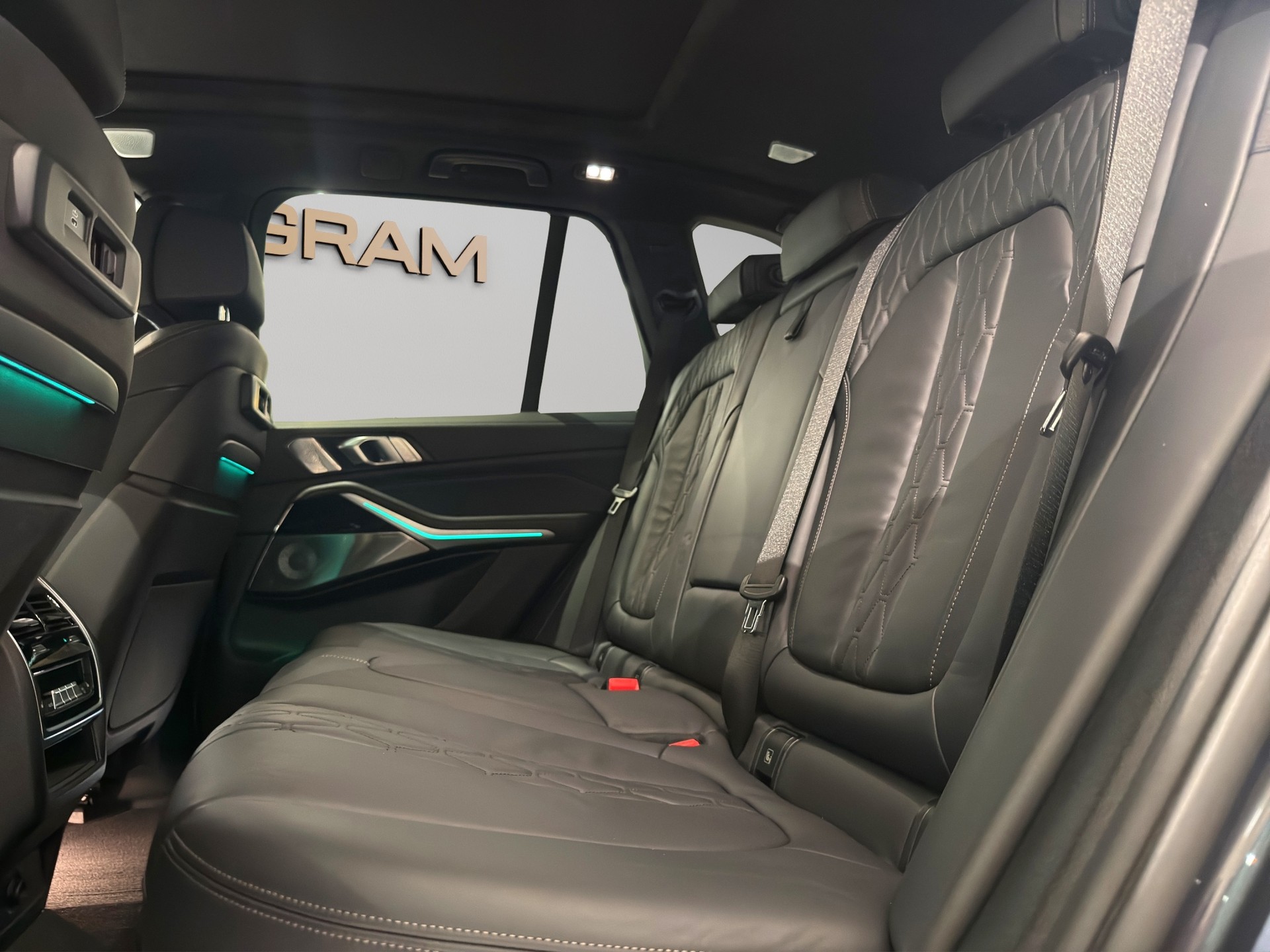 BMW X5 xDrive M50i Steptronic-image-22