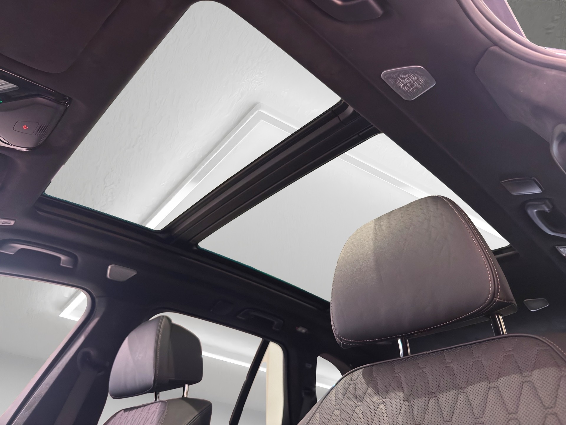 BMW X5 xDrive M50i Steptronic-image-24