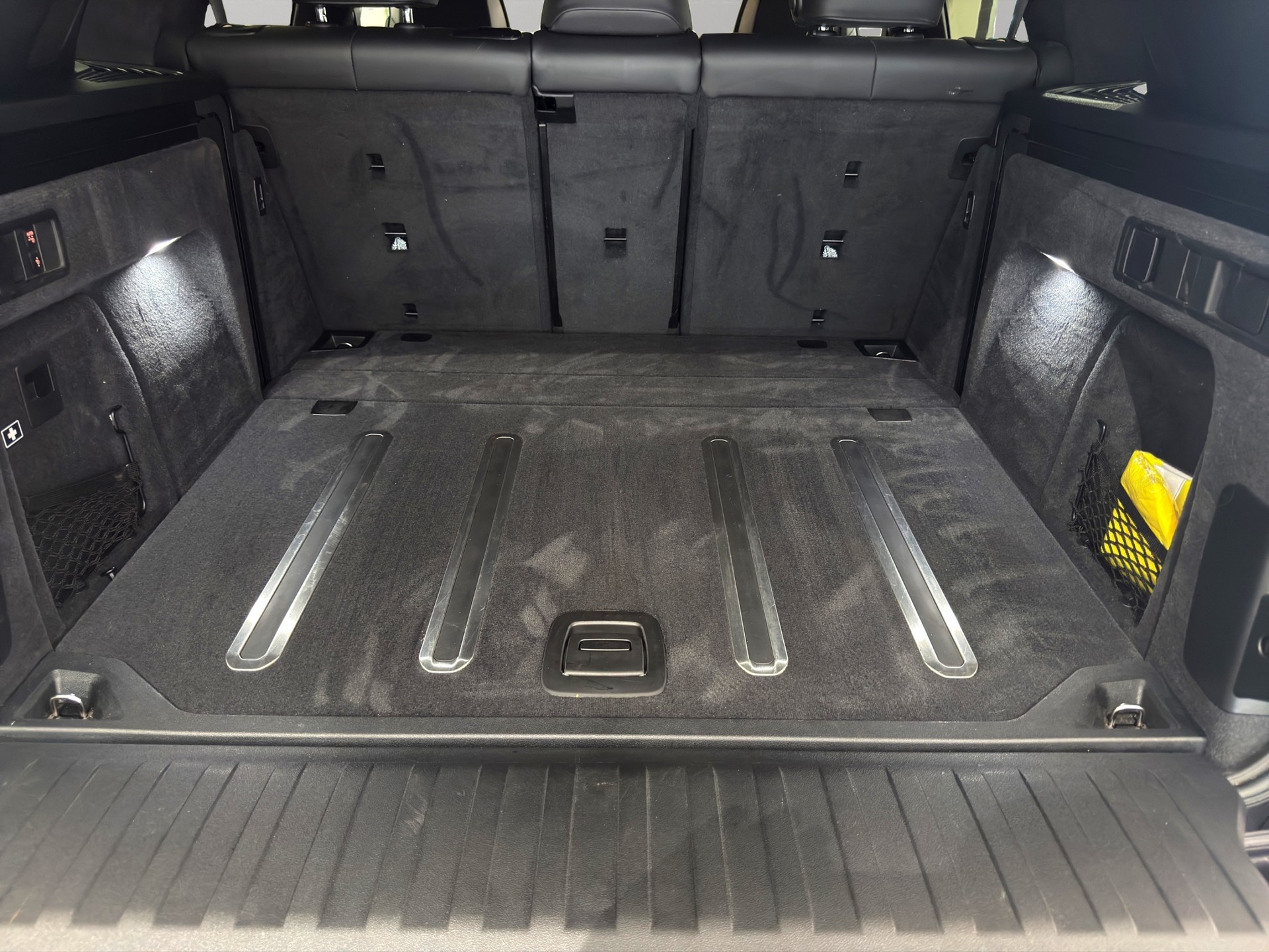 BMW X5 xDrive M50i Steptronic-image-25