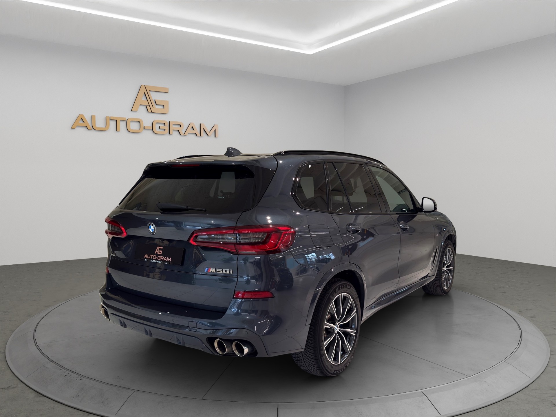 BMW X5 xDrive M50i Steptronic-image-4
