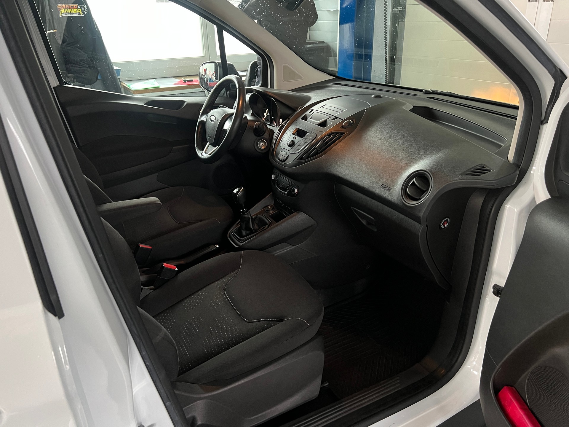 FORD Transit Courier Van 1.5 TDCi Trend-image-6