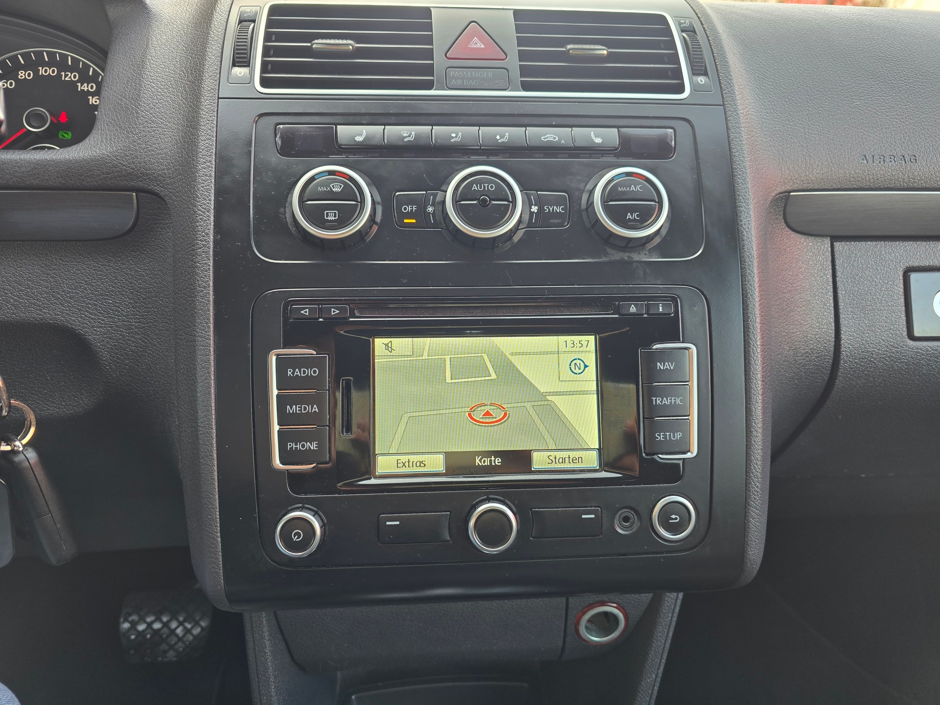 VW Touran 1.6 TDI BlueMotion Technology Trendline DSG-image-18