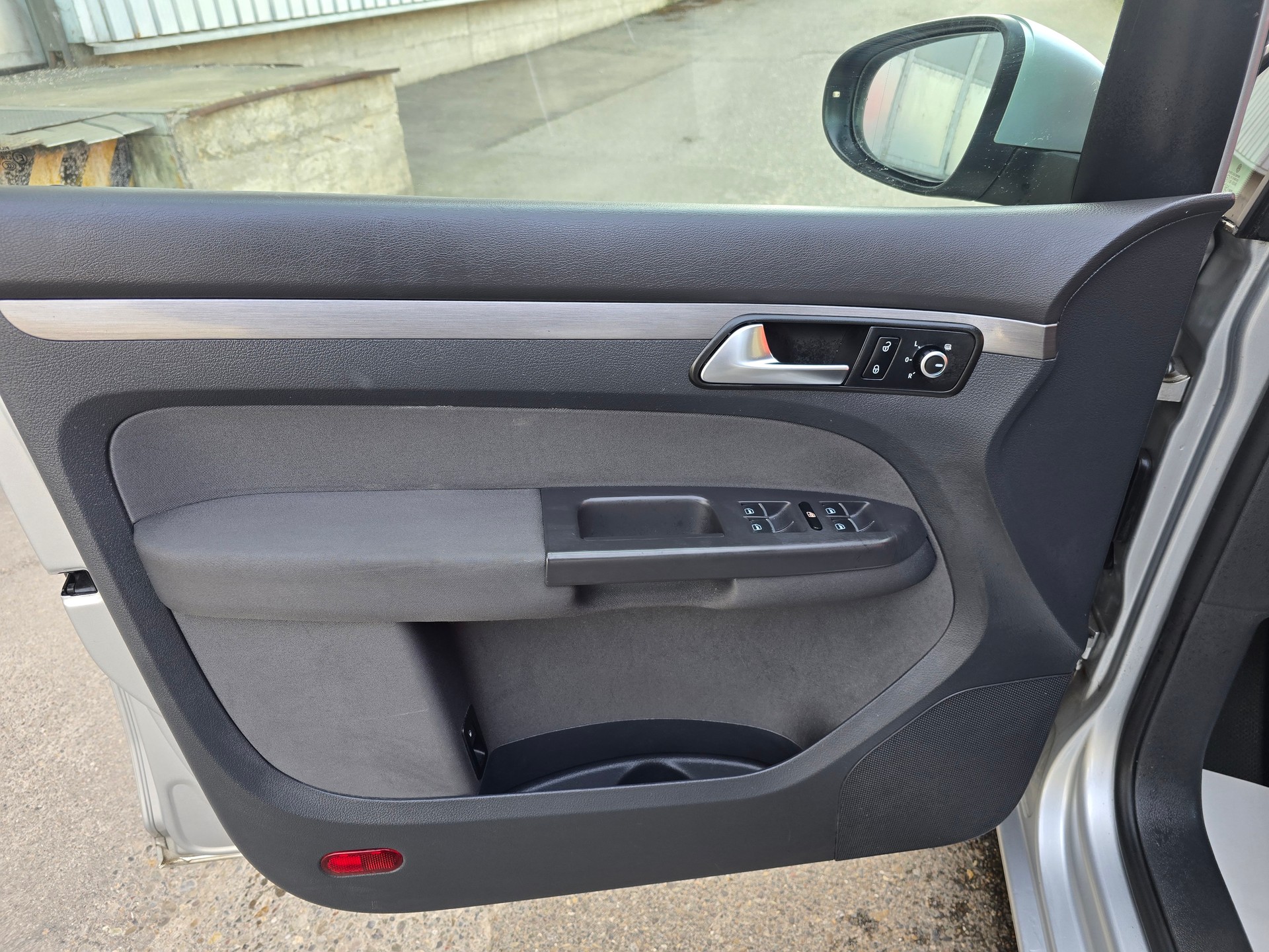 VW Touran 1.6 TDI BlueMotion Technology Trendline DSG-image-11