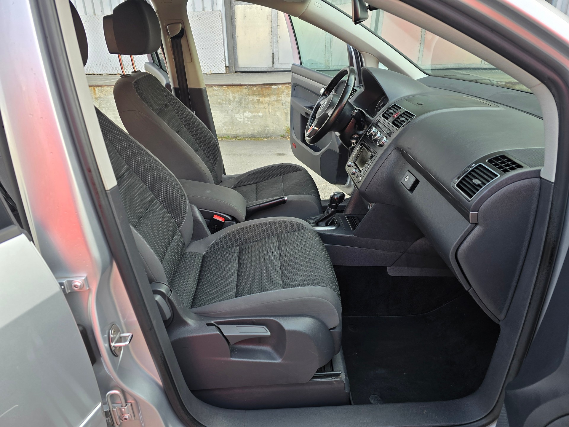 VW Touran 1.6 TDI BlueMotion Technology Trendline DSG-image-13