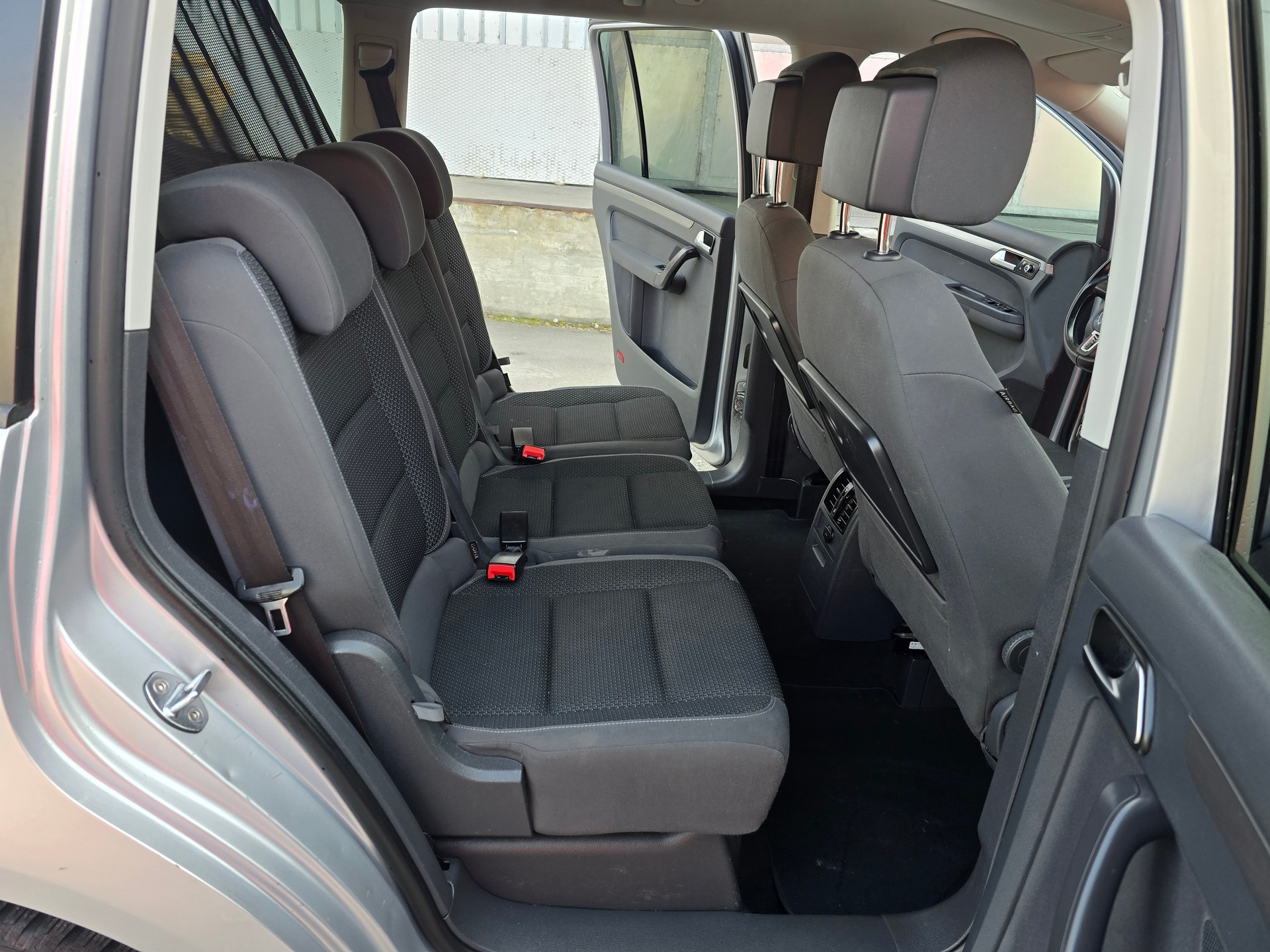 VW Touran 1.6 TDI BlueMotion Technology Trendline DSG-image-14