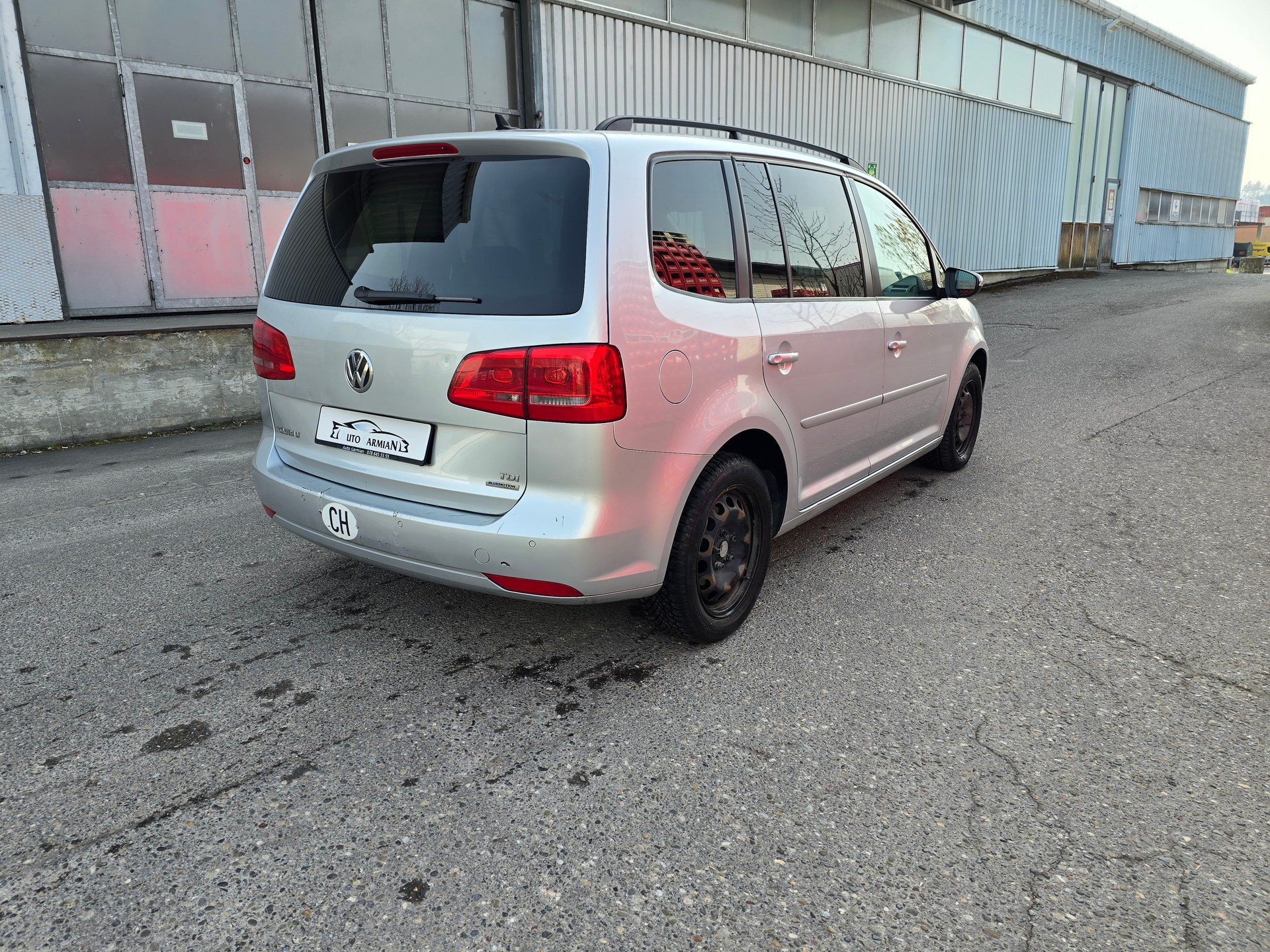 VW Touran 1.6 TDI BlueMotion Technology Trendline DSG-image-4