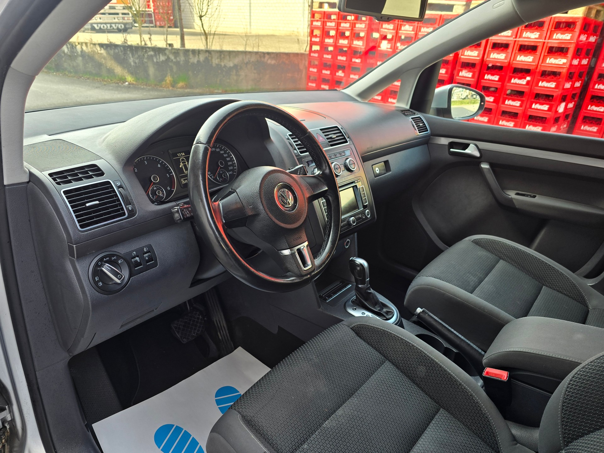 VW Touran 1.6 TDI BlueMotion Technology Trendline DSG-image-10