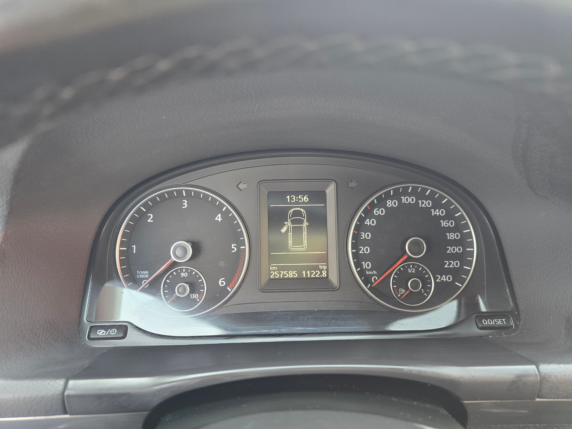 VW Touran 1.6 TDI BlueMotion Technology Trendline DSG-image-16
