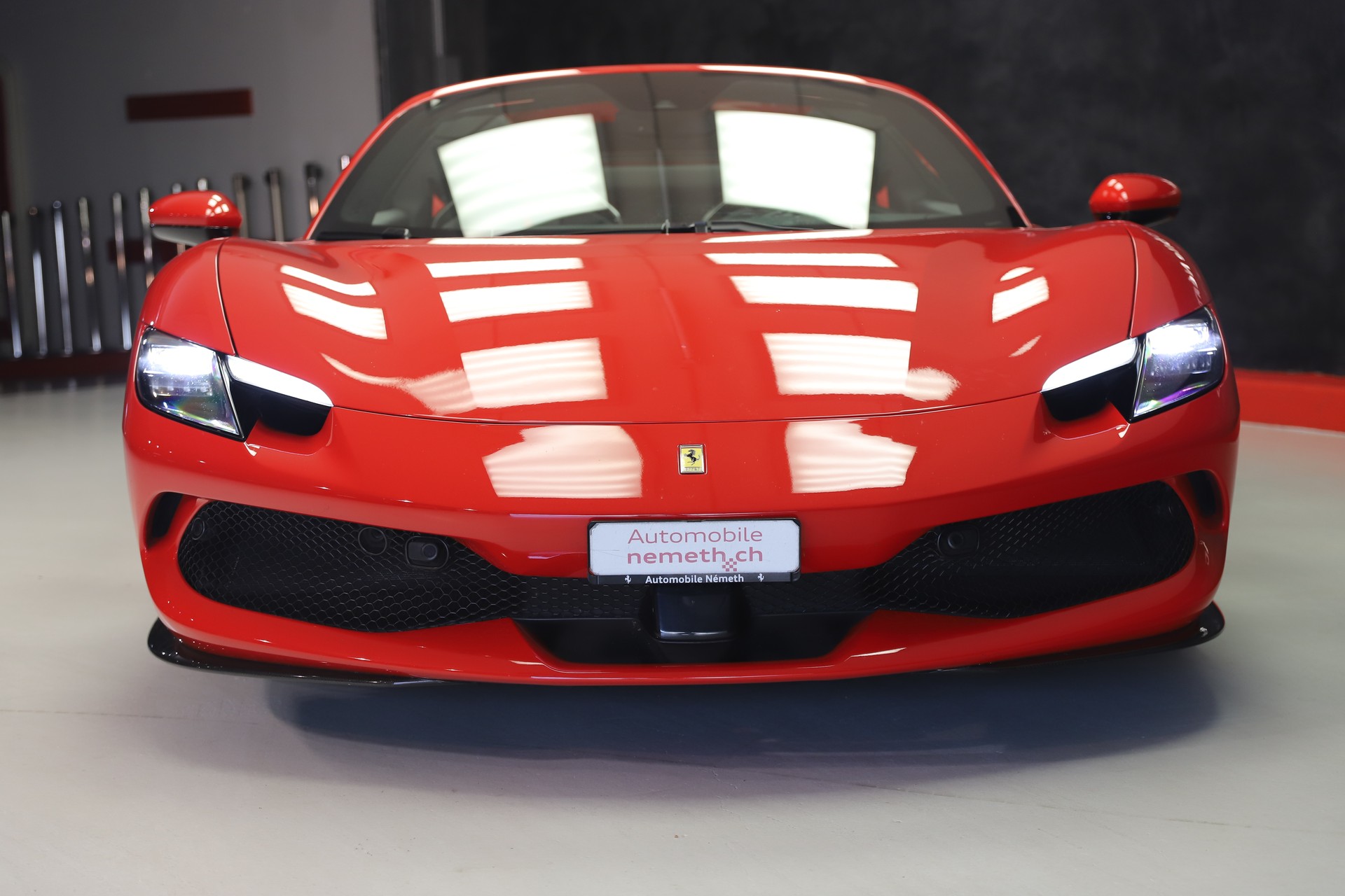 FERRARI 296 GTS-showroom-element-3