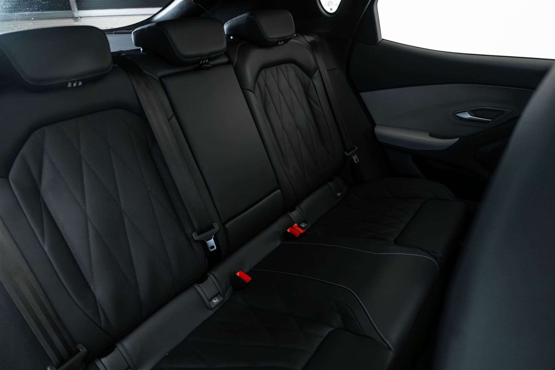 FORD Capri Elektro 79kWh 340PS Dual Extended Range Premium AWD-image-15