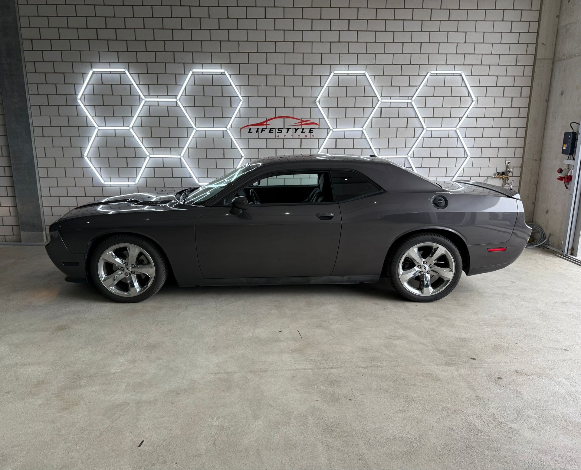 DODGE Challenger R/T-image-1