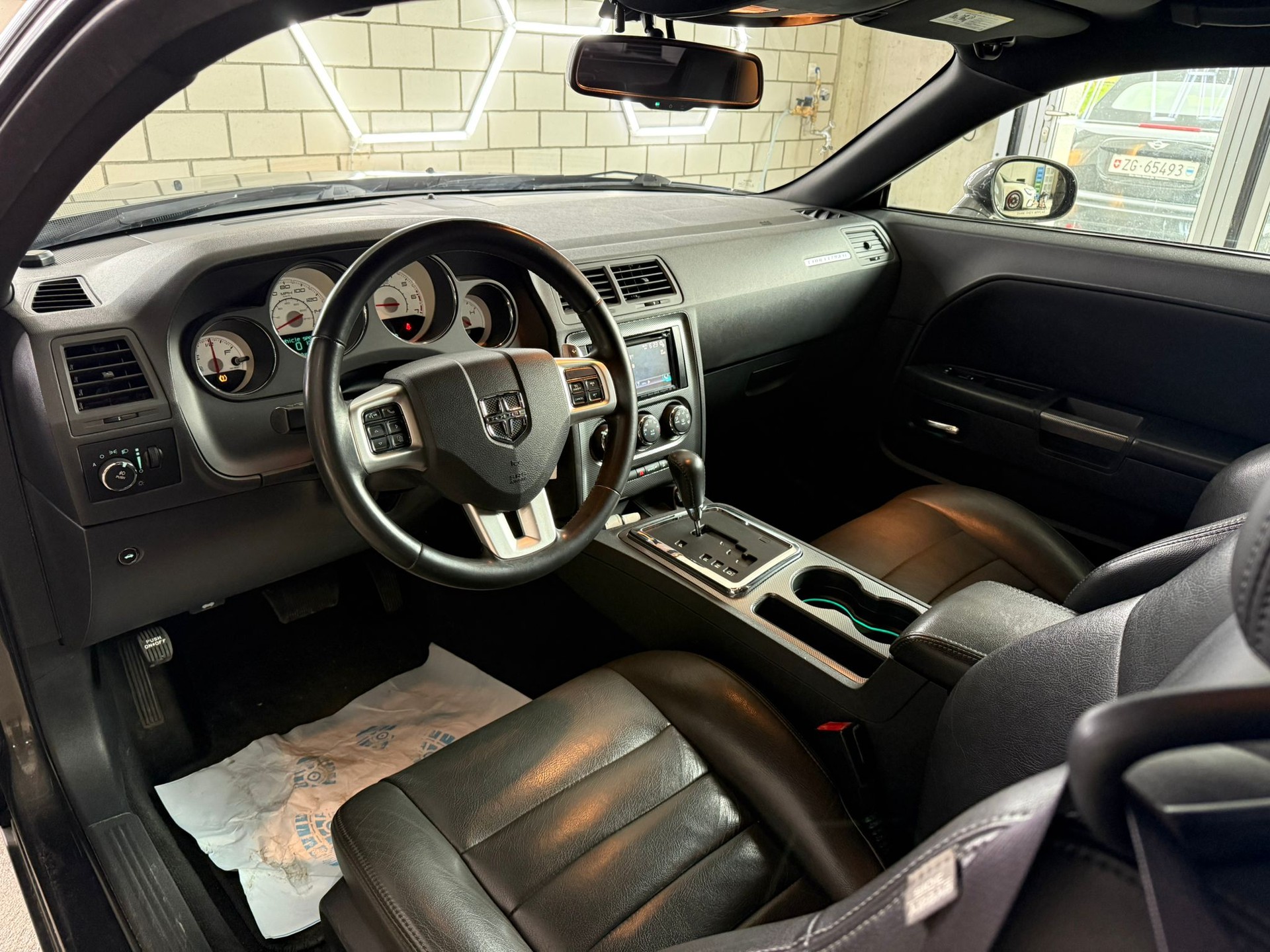 DODGE Challenger R/T-image-6