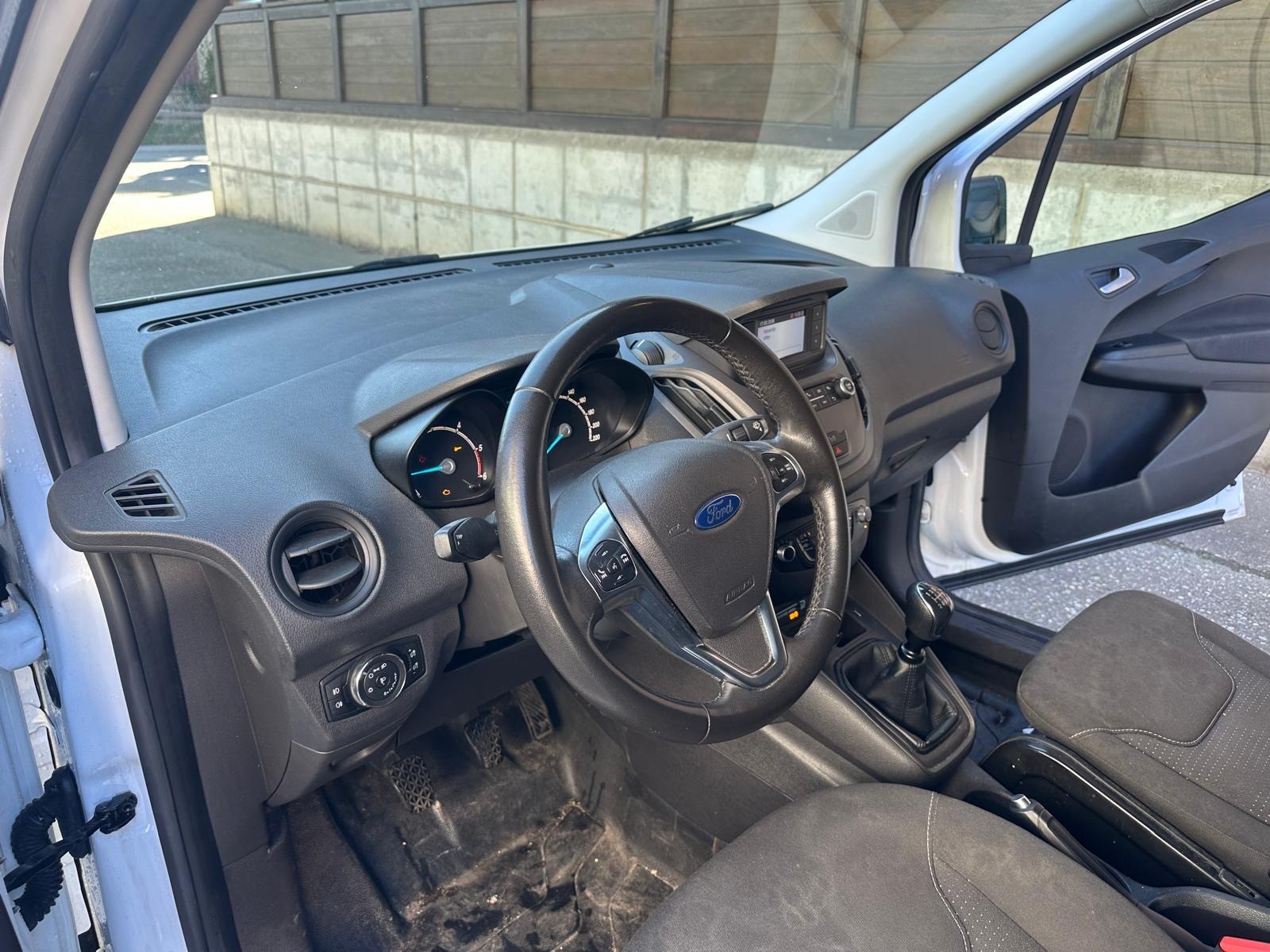 FORD Transit Courier Van 1.5 TDCi Trend-image-9