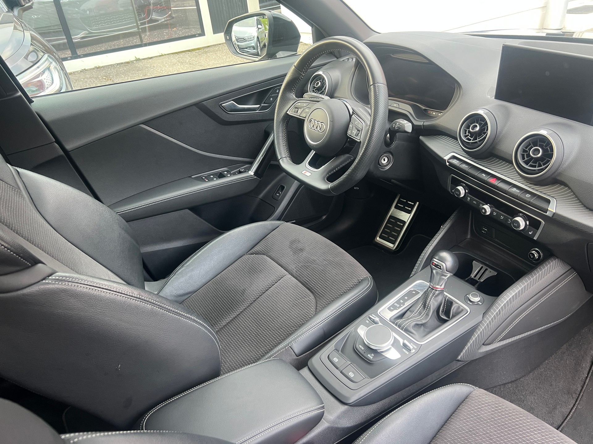 AUDI SQ2 TFSI quattro S-tronic-image-17