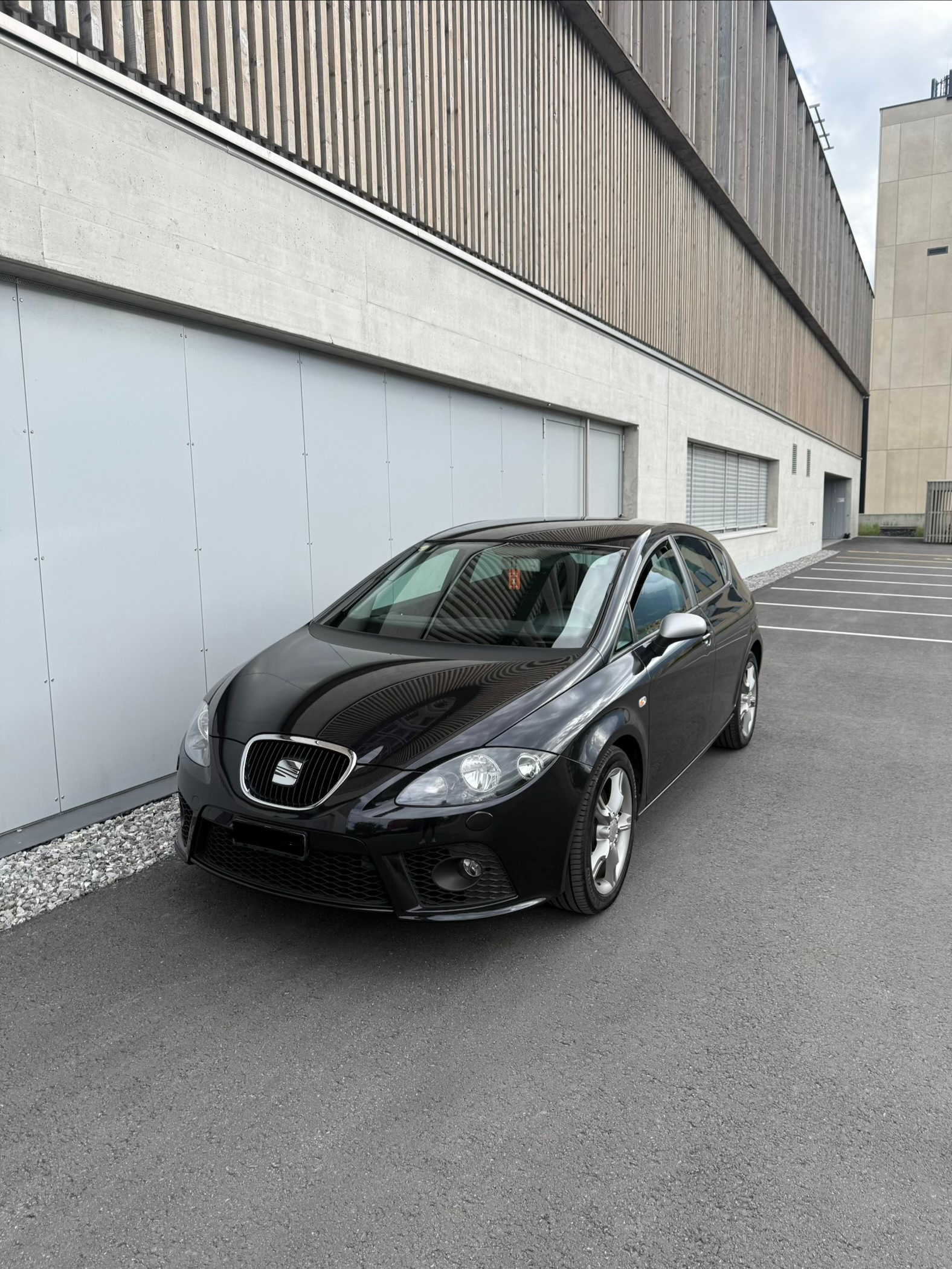 SEAT Leon 2.0 TDI FR-image-1