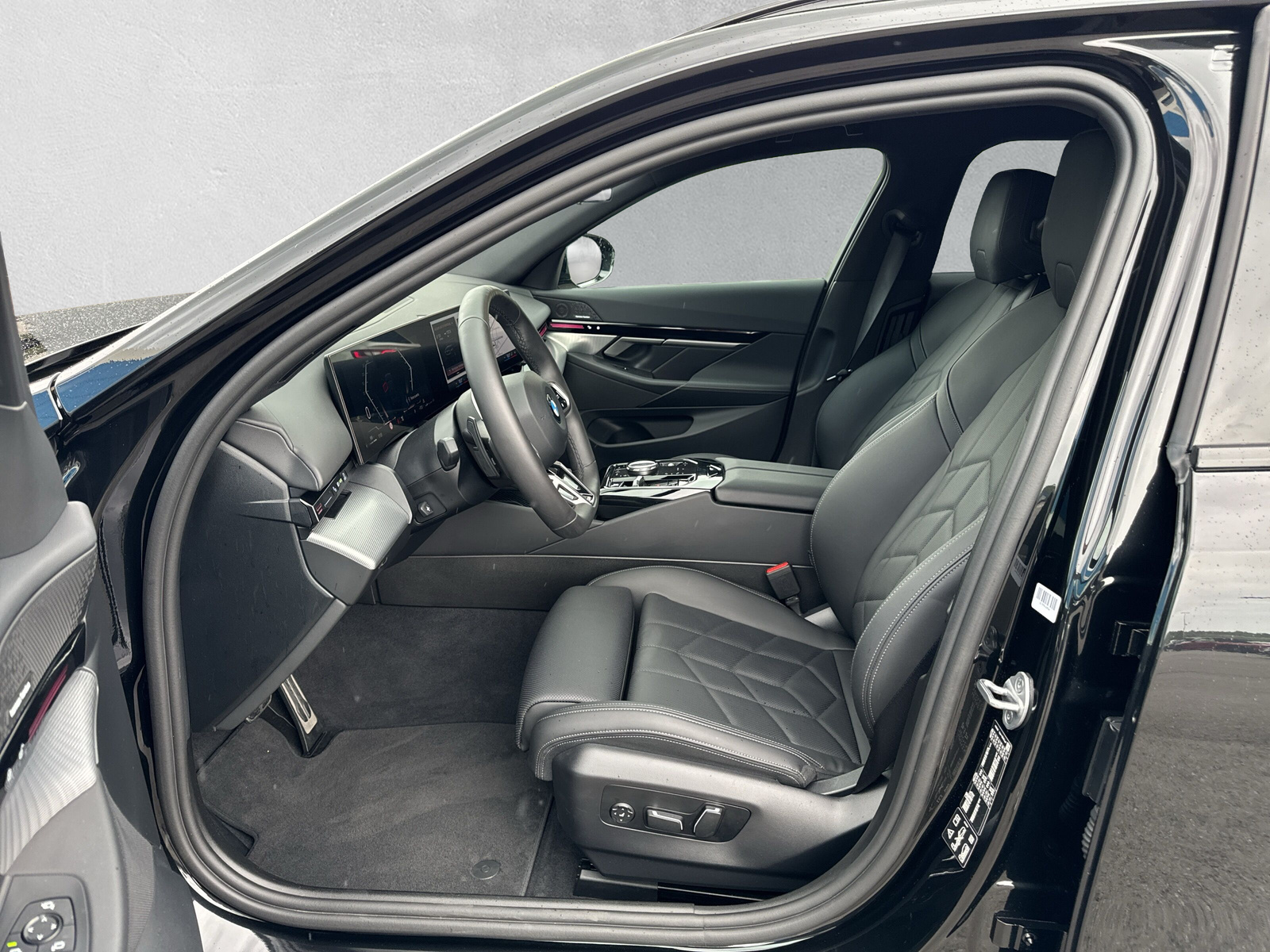 BMW 520d xDrive 48V Touring M Sport Steptronic-image-10