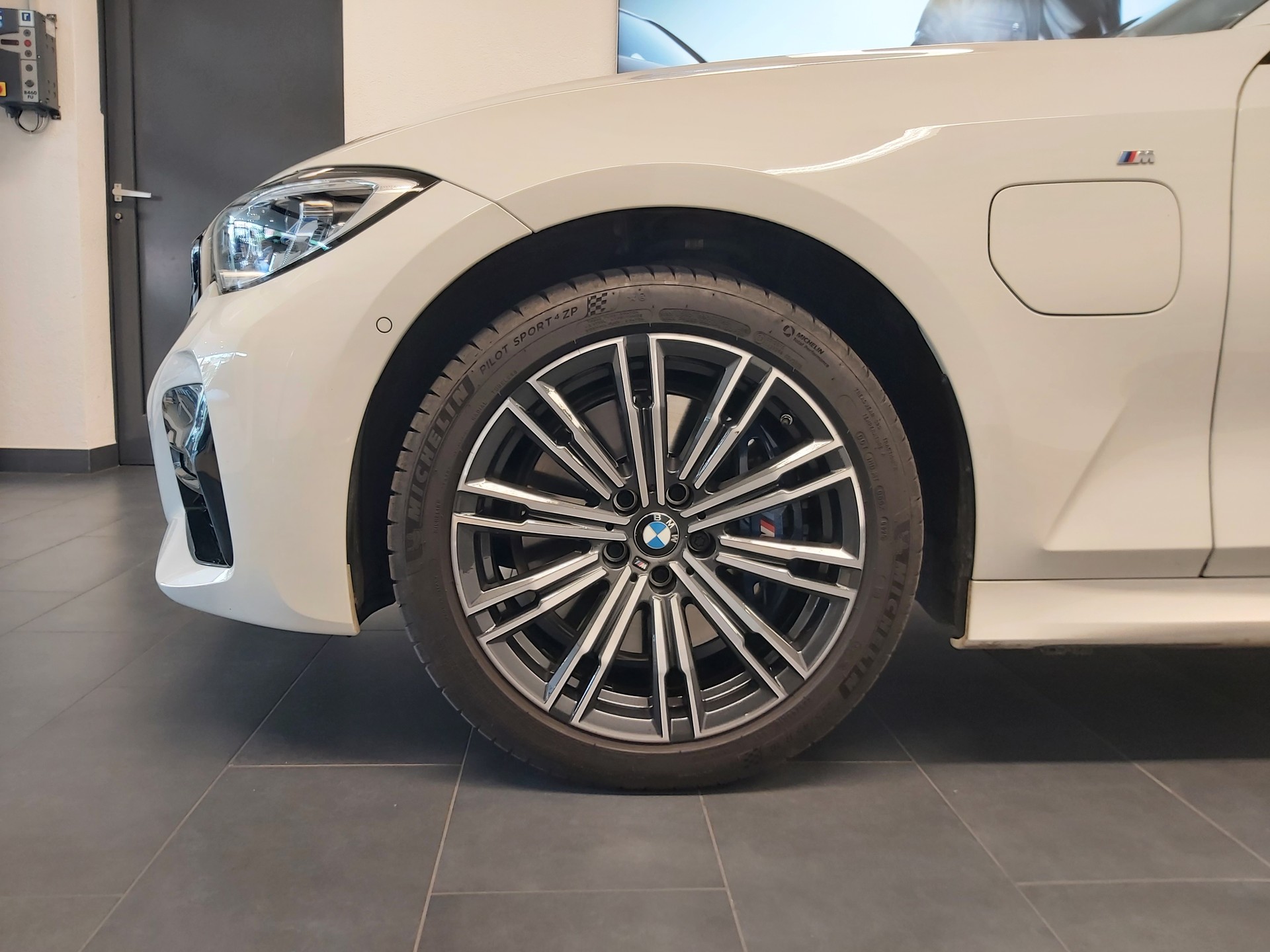 BMW 330e Touring M Sport-image-2