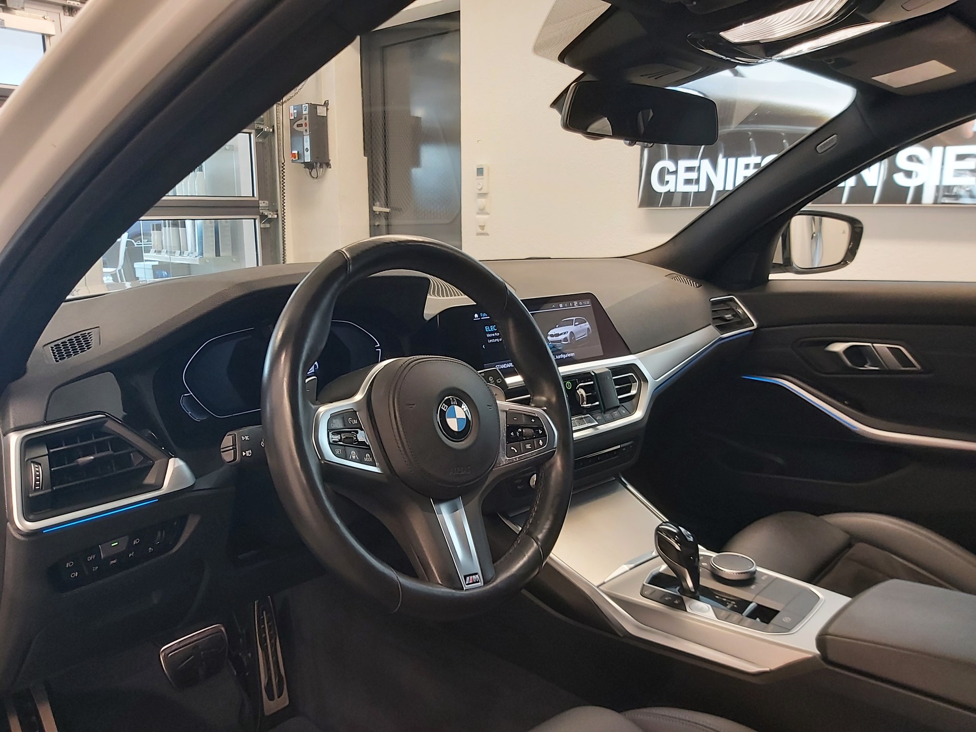 BMW 330e Touring M Sport-image-9