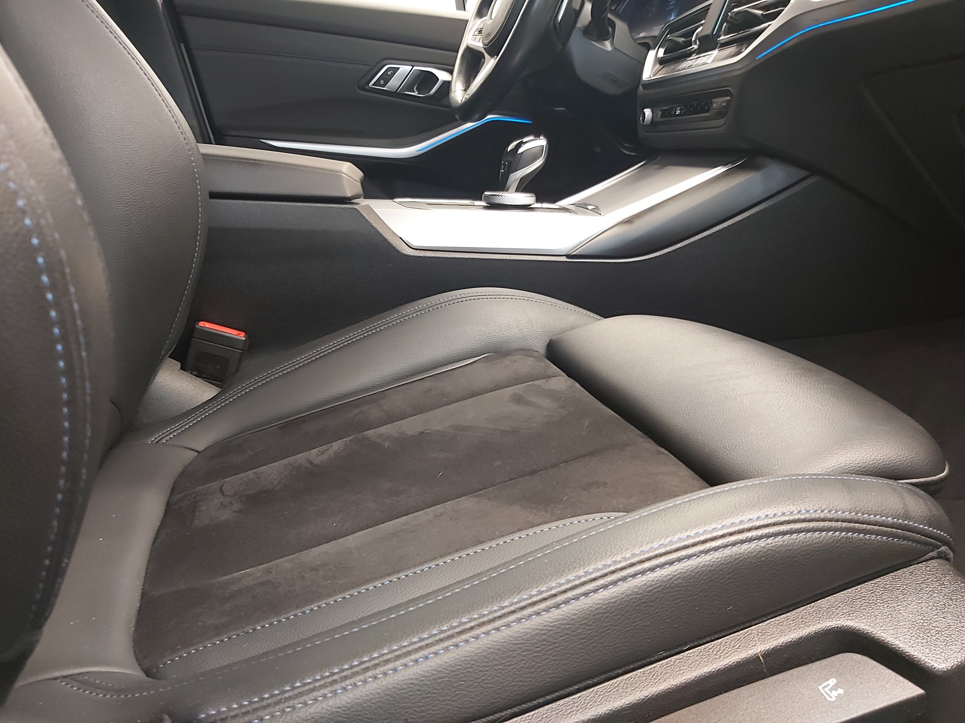 BMW 330e Touring M Sport-image-10