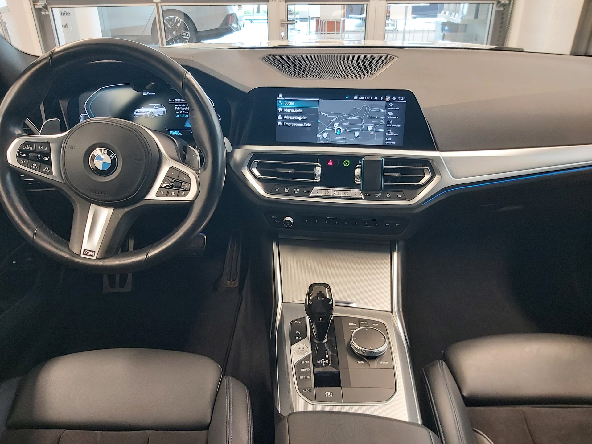 BMW 330e Touring M Sport-image-12