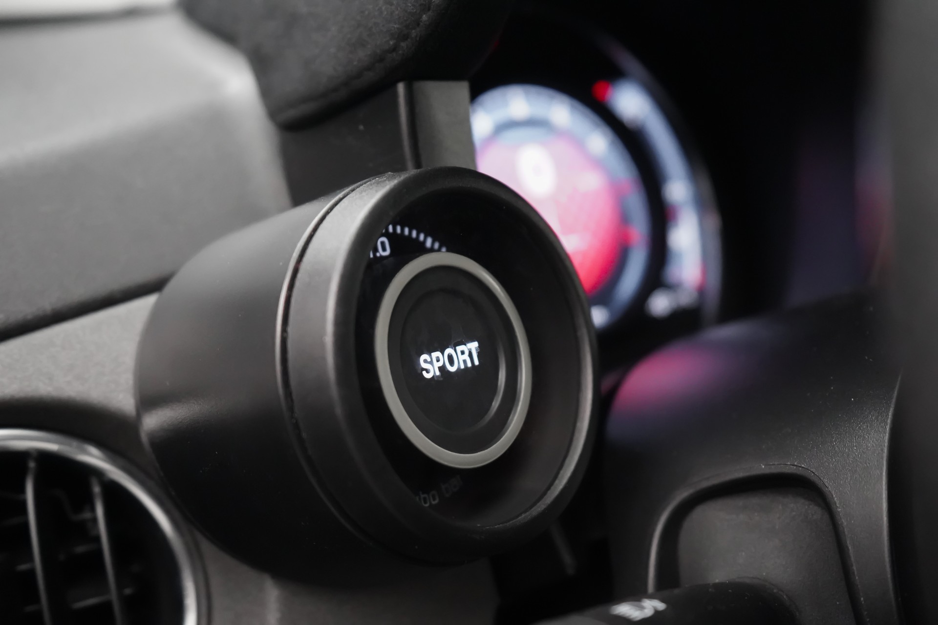 FIAT 595 1.4 16V Turbo Abarth Esseesse / 70TH ANNIVERSARY EDITION-image-18