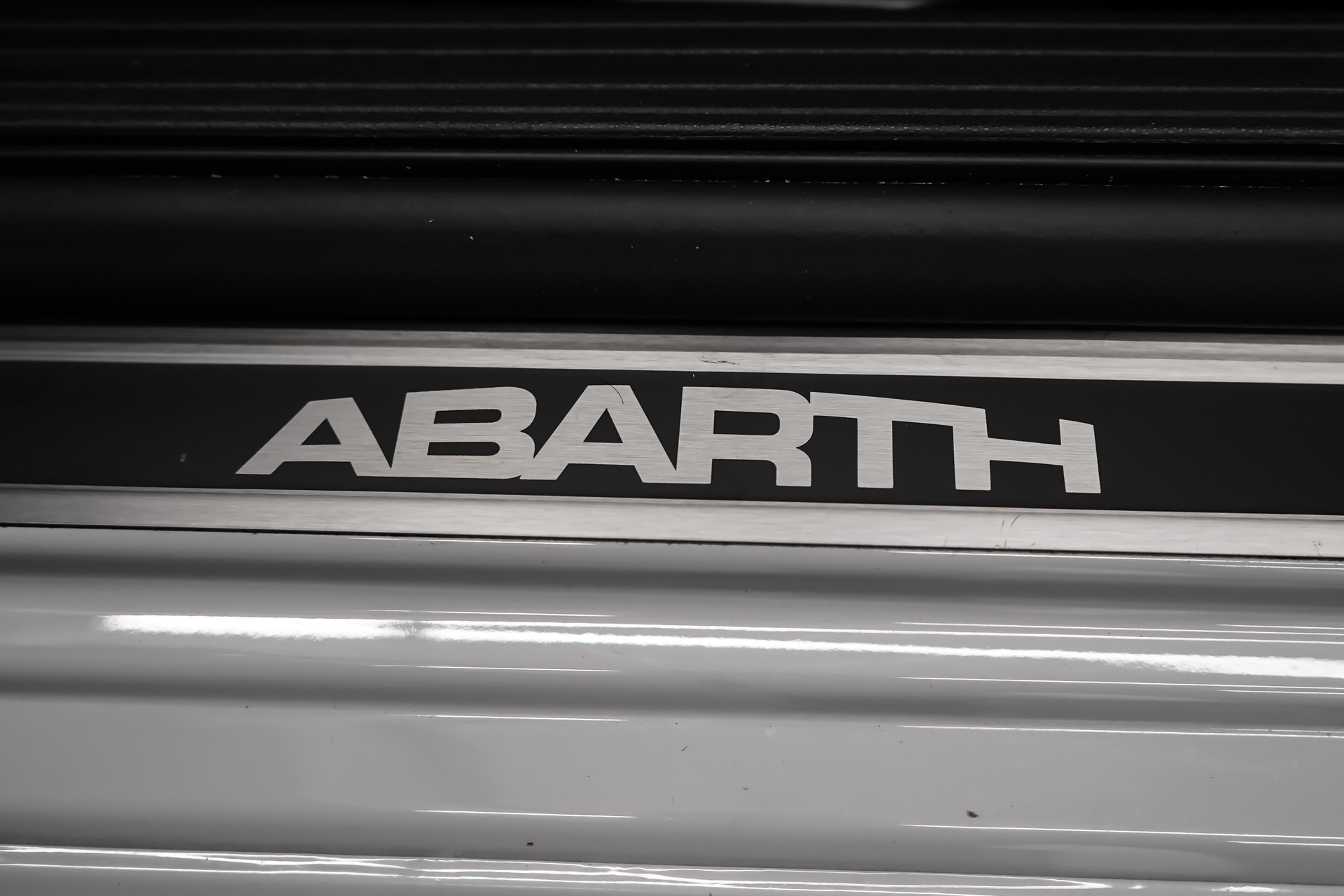 FIAT 595 1.4 16V Turbo Abarth Esseesse / 70TH ANNIVERSARY EDITION-image-24