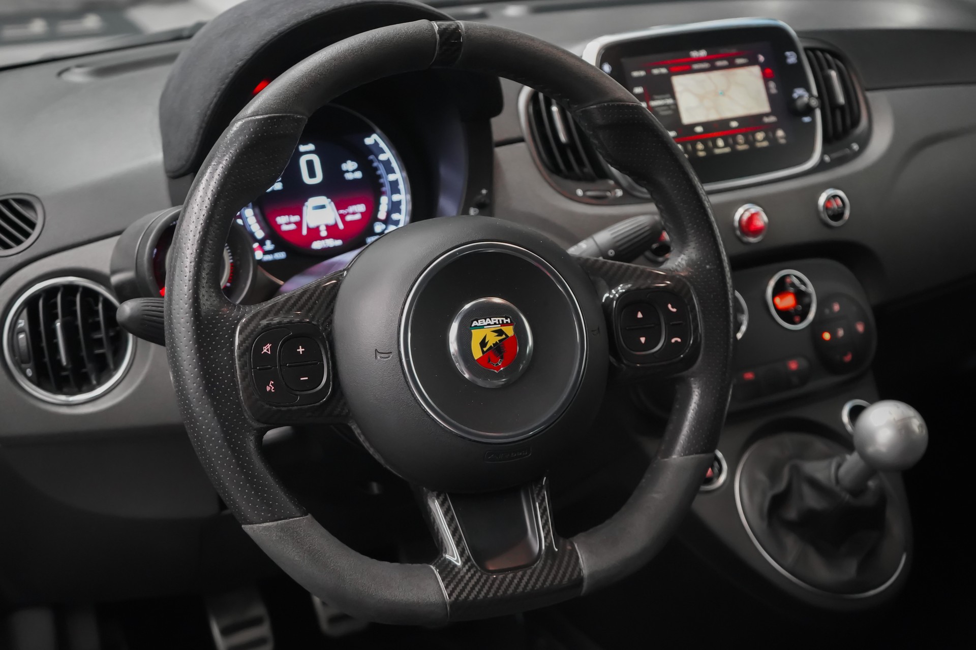 FIAT 595 1.4 16V Turbo Abarth Esseesse / 70TH ANNIVERSARY EDITION-image-12