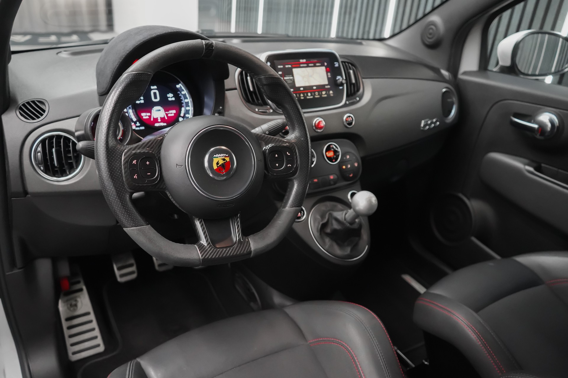FIAT 595 1.4 16V Turbo Abarth Esseesse / 70TH ANNIVERSARY EDITION-image-13