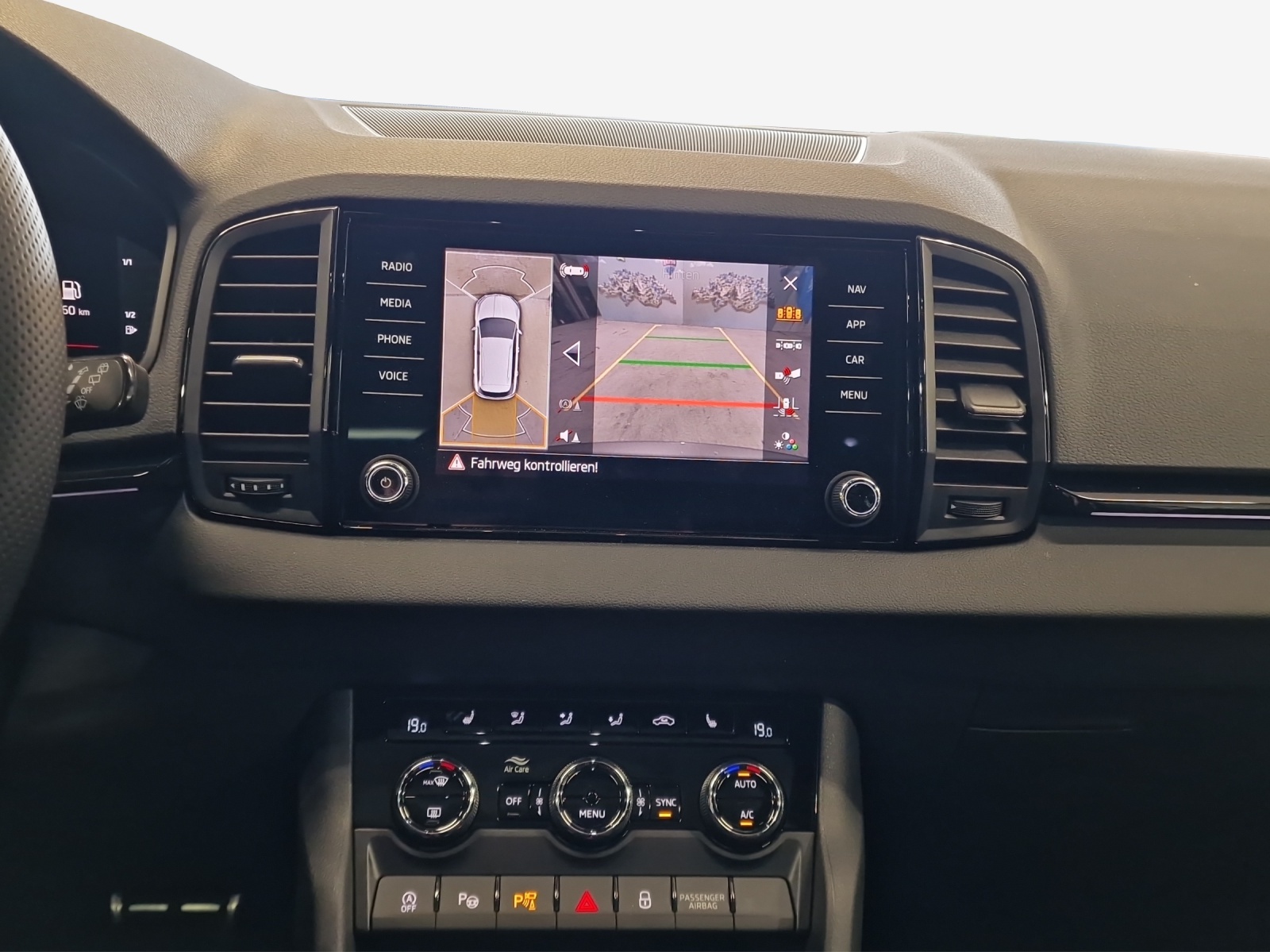 SKODA Karoq 2.0 TSI SportLine 4x4 DSG-image-15