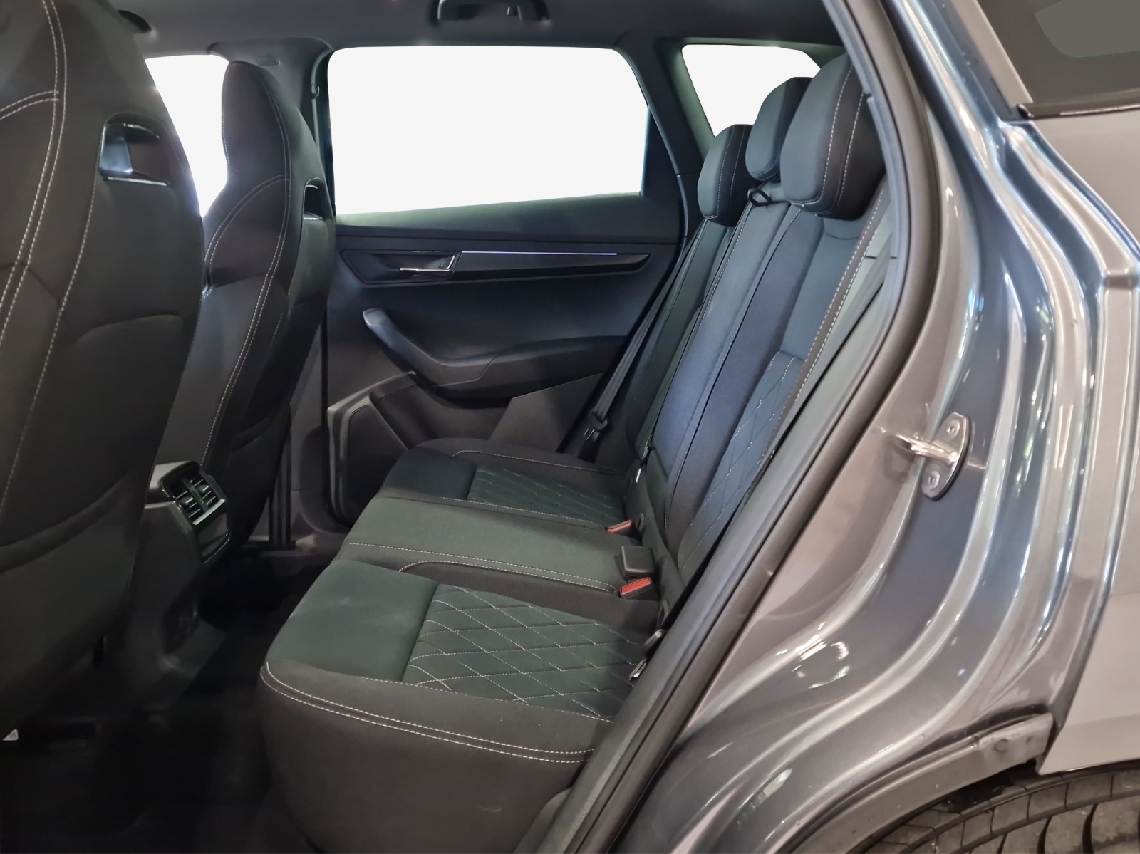 SKODA Karoq 2.0 TSI SportLine 4x4 DSG-image-11