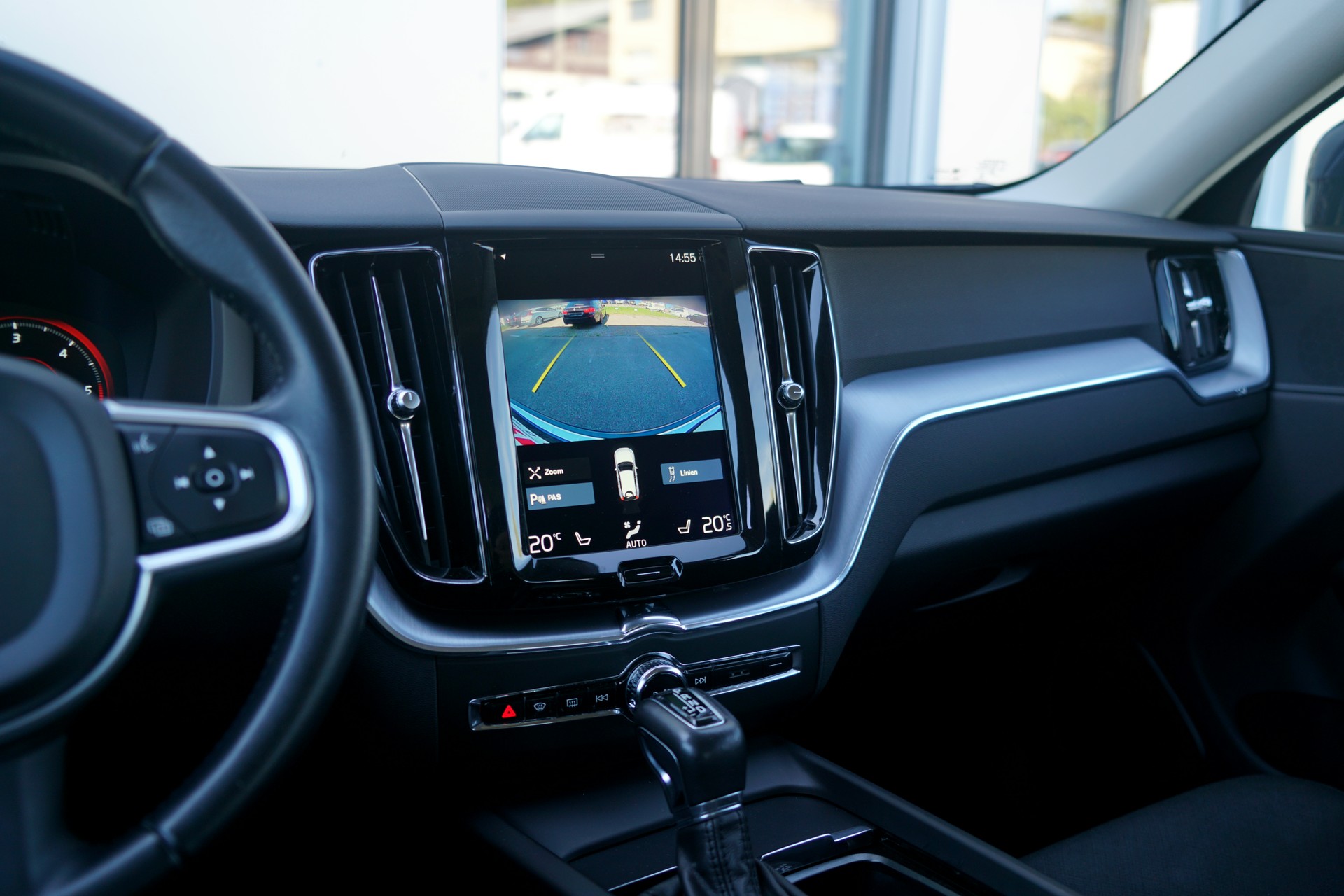 VOLVO XC60 D4 AWD Momentum Geartronic (CH)-image-4