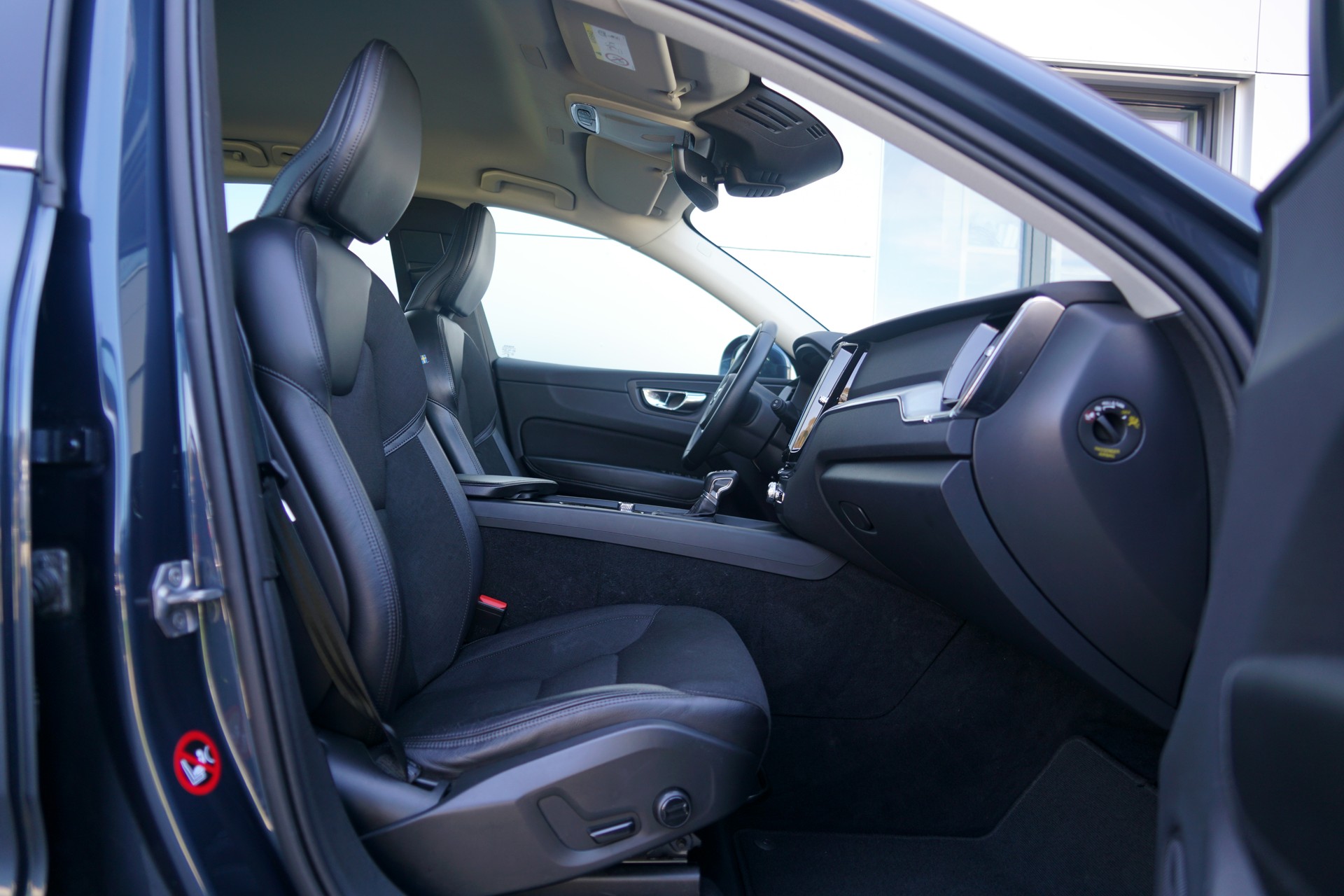 VOLVO XC60 D4 AWD Momentum Geartronic (CH)-image-11