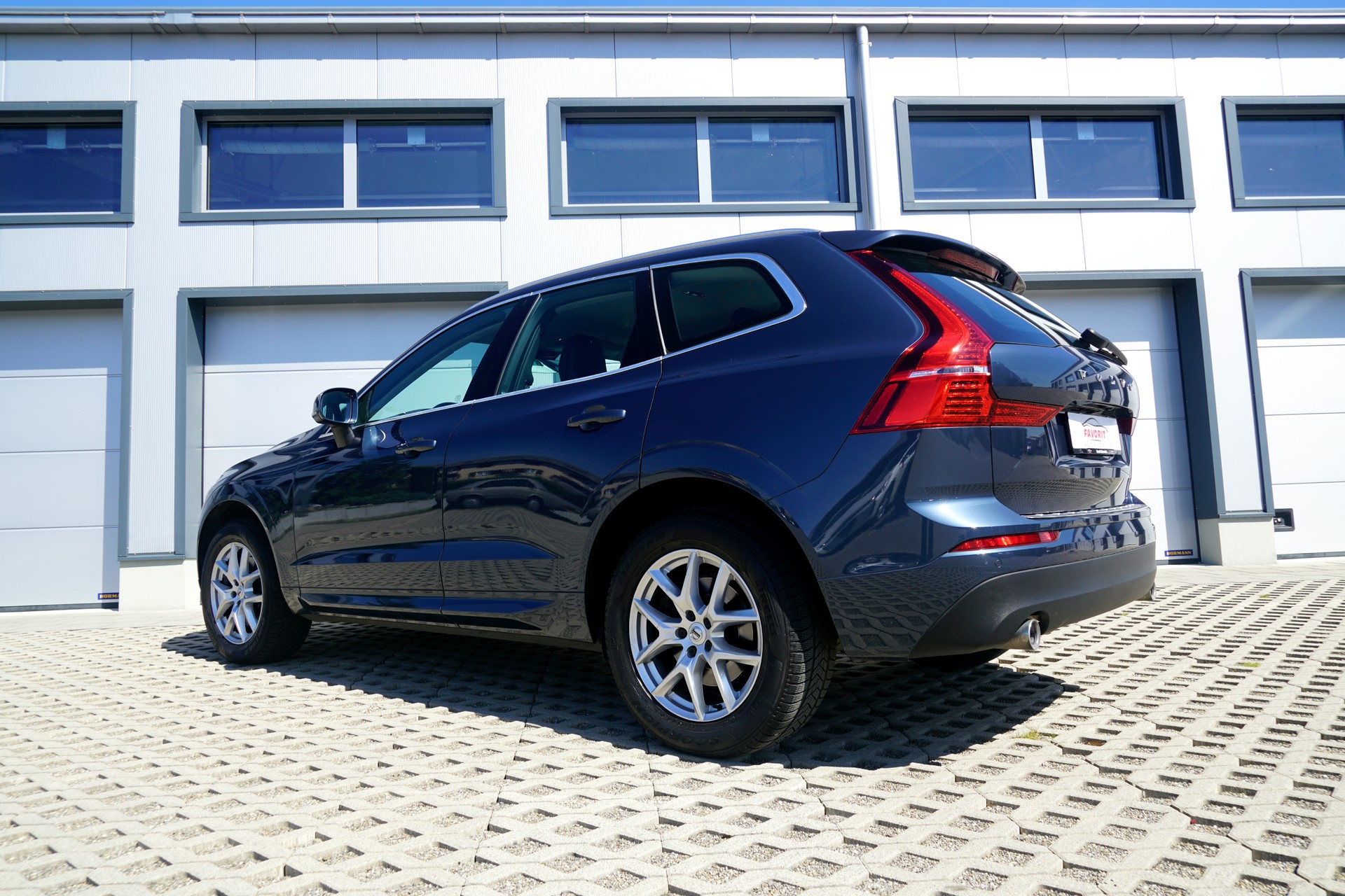 VOLVO XC60 D4 AWD Momentum Geartronic (CH)-image-1