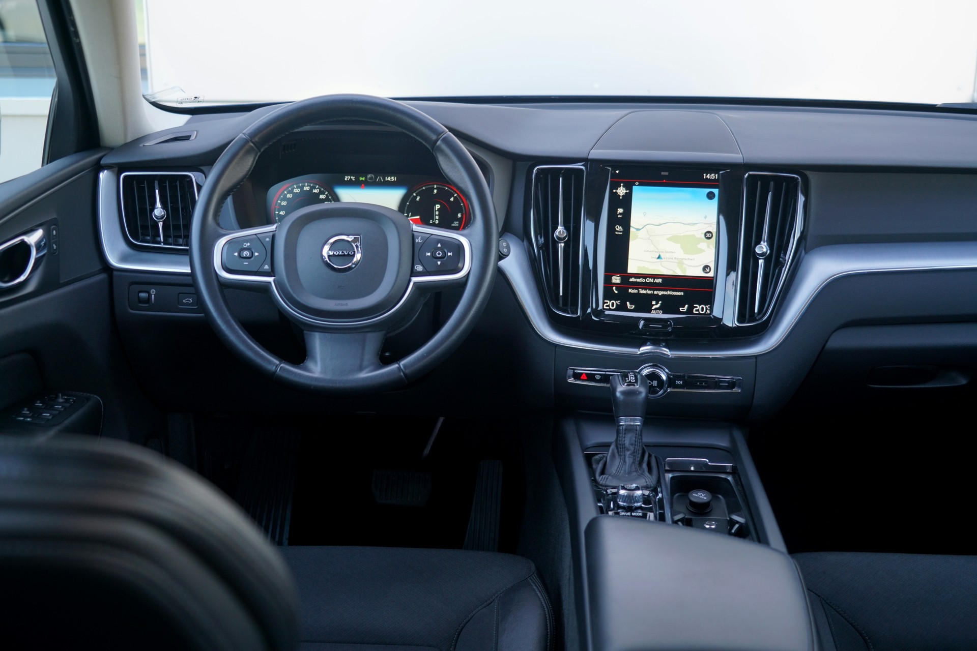 VOLVO XC60 D4 AWD Momentum Geartronic (CH)-image-7