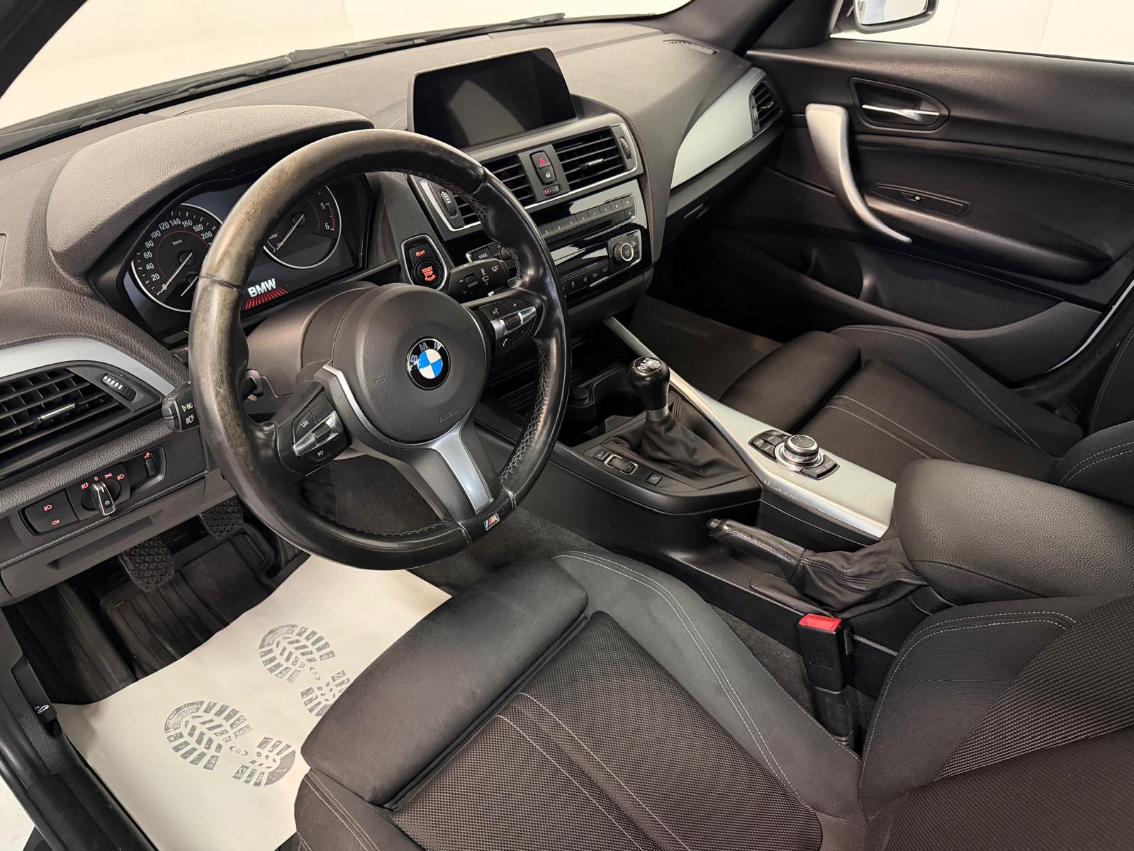 BMW 118d xDrive Sport Line-image-15