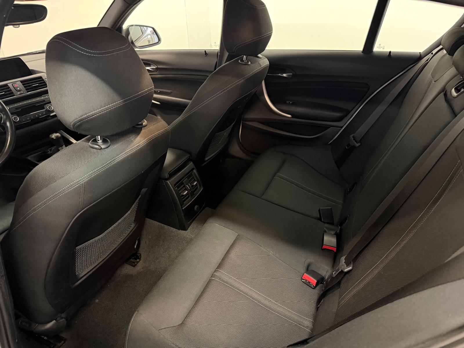 BMW 118d xDrive Sport Line-image-16