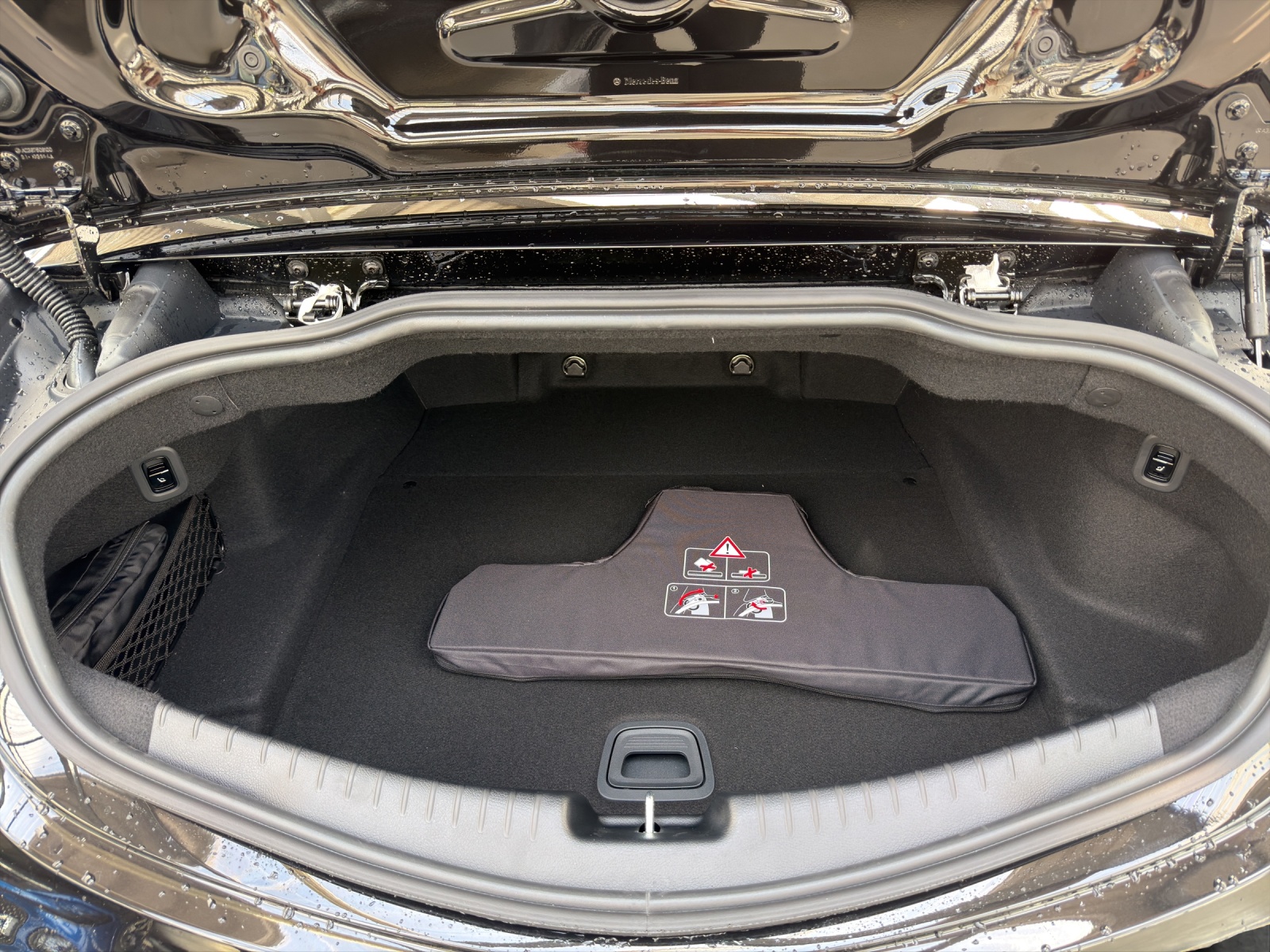 MERCEDES-BENZ CLE 300 Cabrio 4Matic 9G-Tronic-image-13