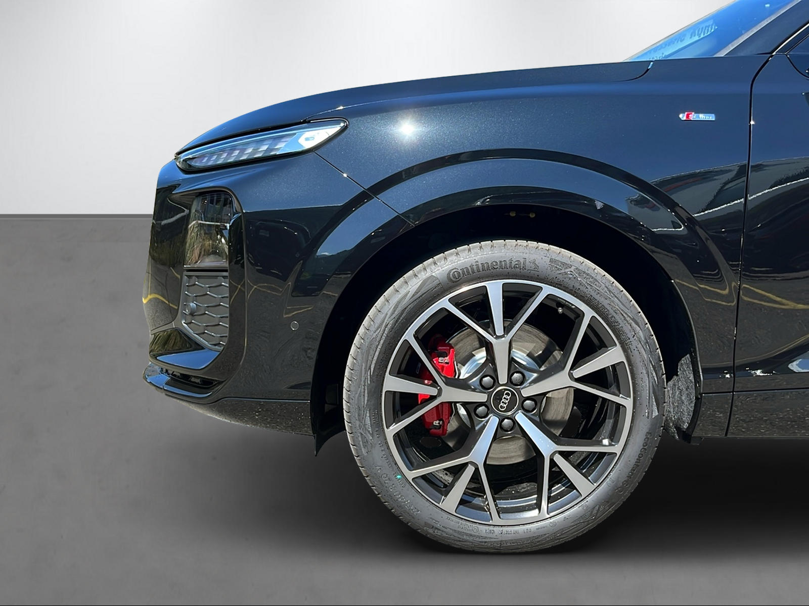 AUDI Q3 SUV TFSI quattro 195 kW S t 2000ccm 265PS/195kW 4 Zylinder TFSI Benzin-image-4